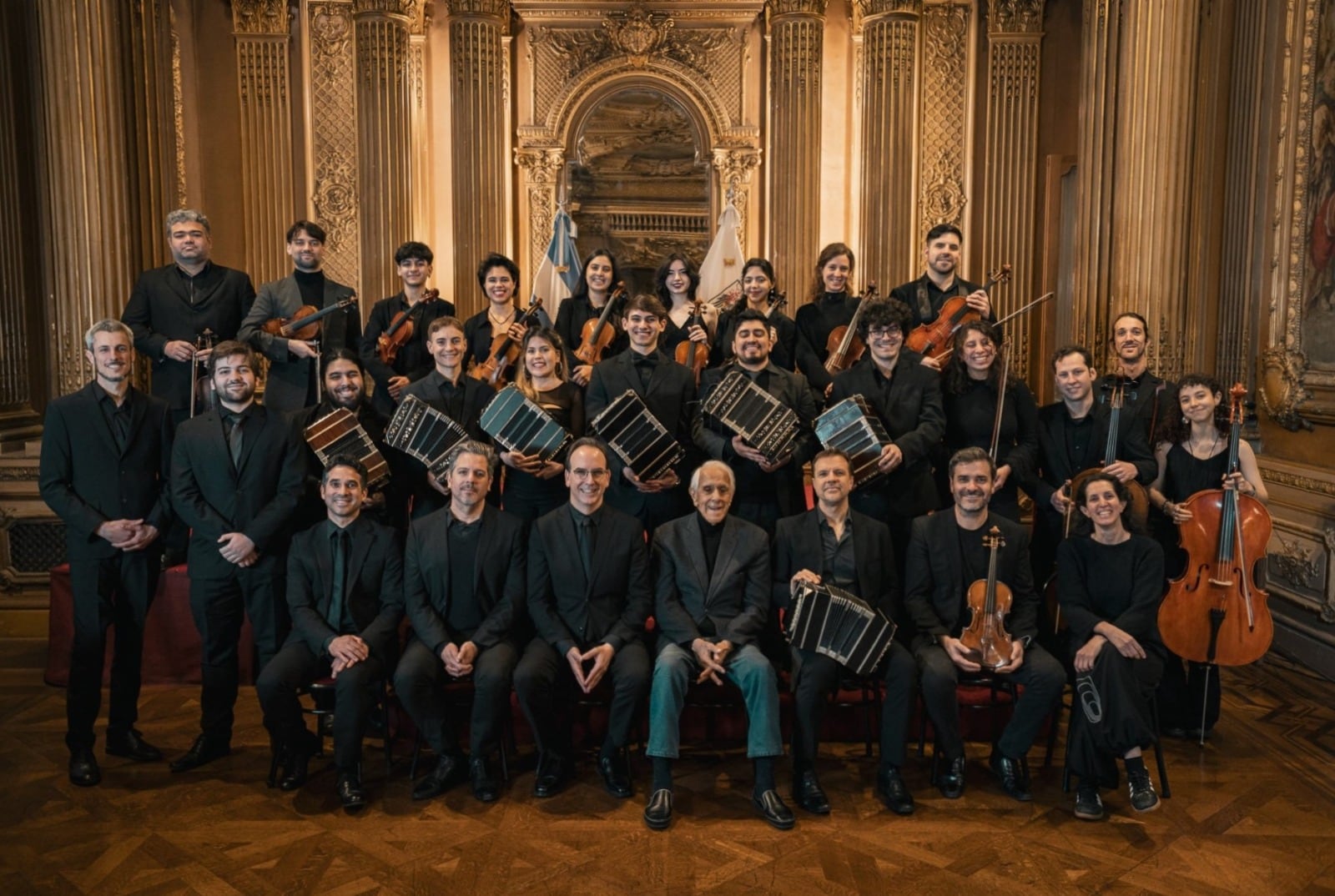 La Orquesta del Tango de Buenos Aires toca con María José Mentana