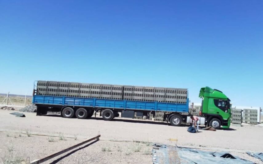 Un cargamento para Vaca Muerta, donde construyeron casi 200 casas