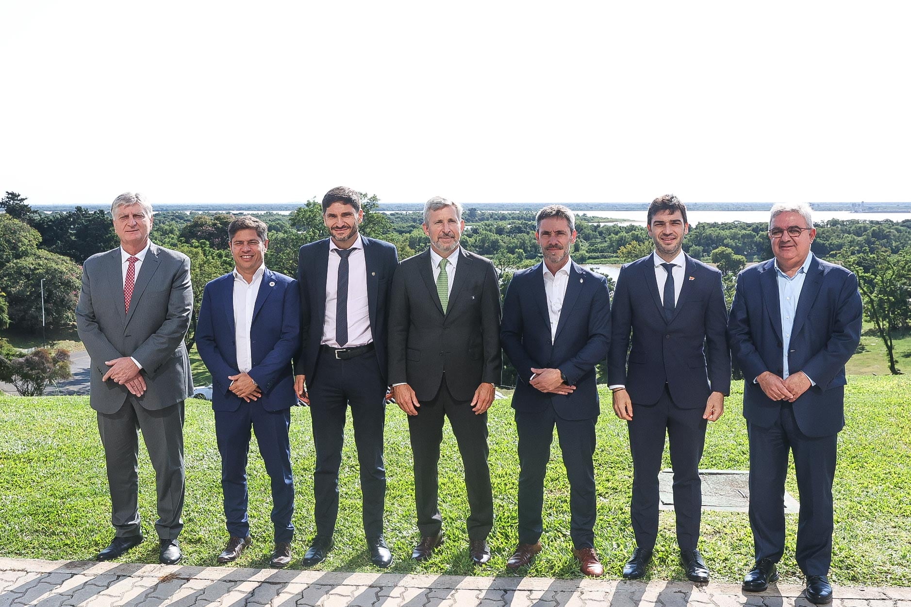 Reunión de gobernadores en una reunión del CFI en Paraná.