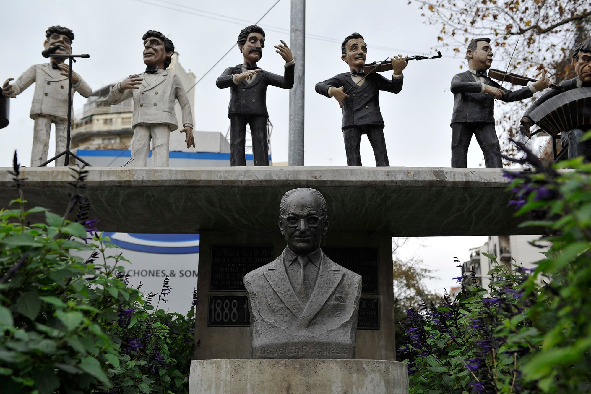 Monumento a Osvaldo Pugliese en Villa Crespo