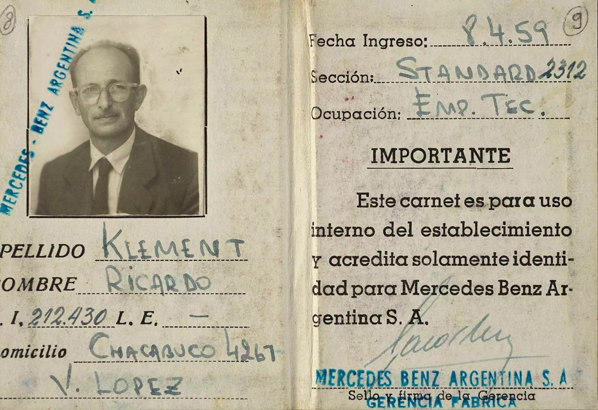 Carnet nombre de Ricardo Klement –identificación falsa que obtuvo en Italia– como empleado de Mercedes-Benz Argentina