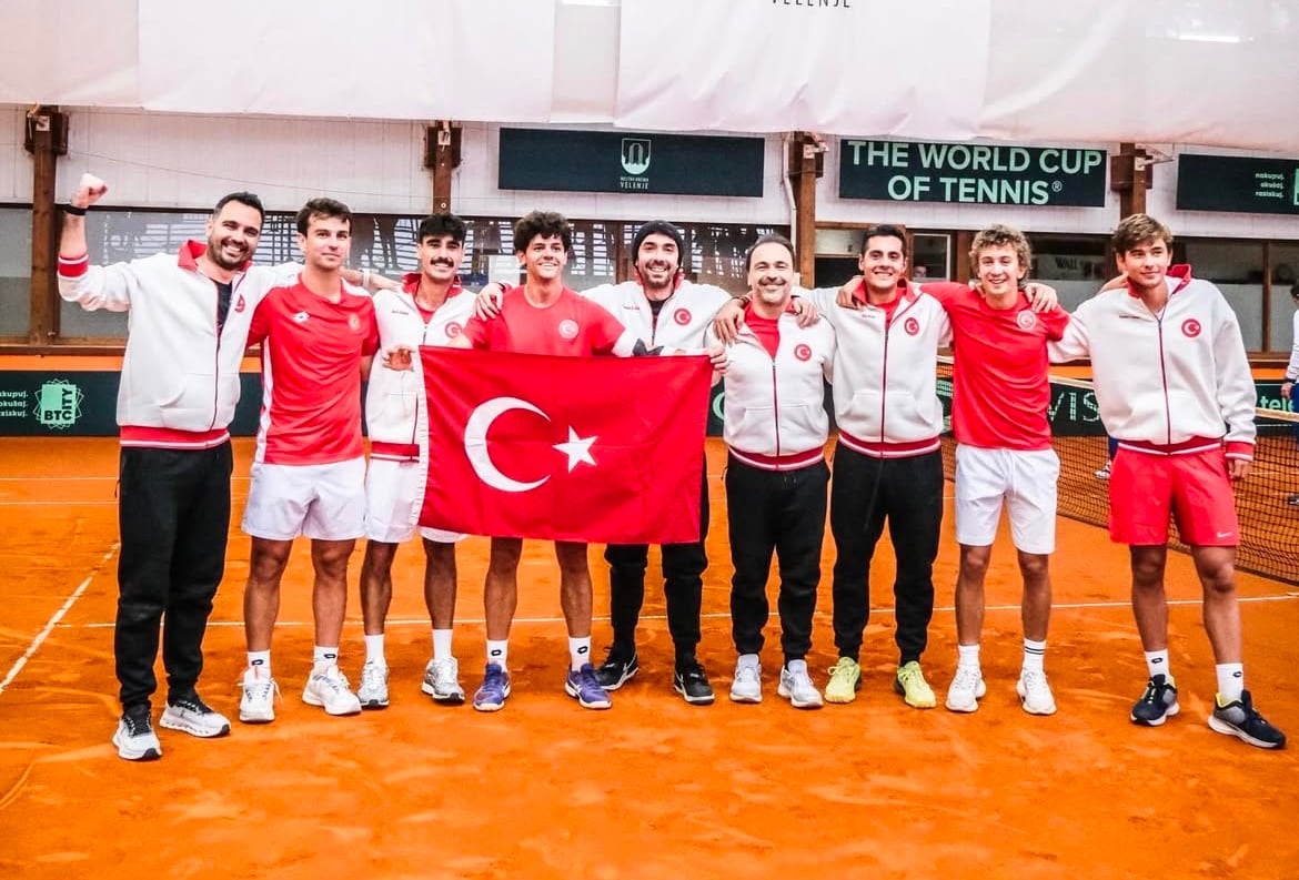 En febrero, el equipo de Copa Davis de Turquía le ganó a Eslovenia por 3-1, ganándose el boleto para medirse con la Argentina; ayer a la tarde ya se entrenaron en Neuquén