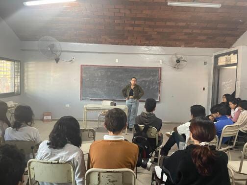Luana fue víctima de Bullying y se provocó autolesiones y ahora recorre escuelas de Catamarca para hablar sobre su experiencia y escuchar a los estudiantes