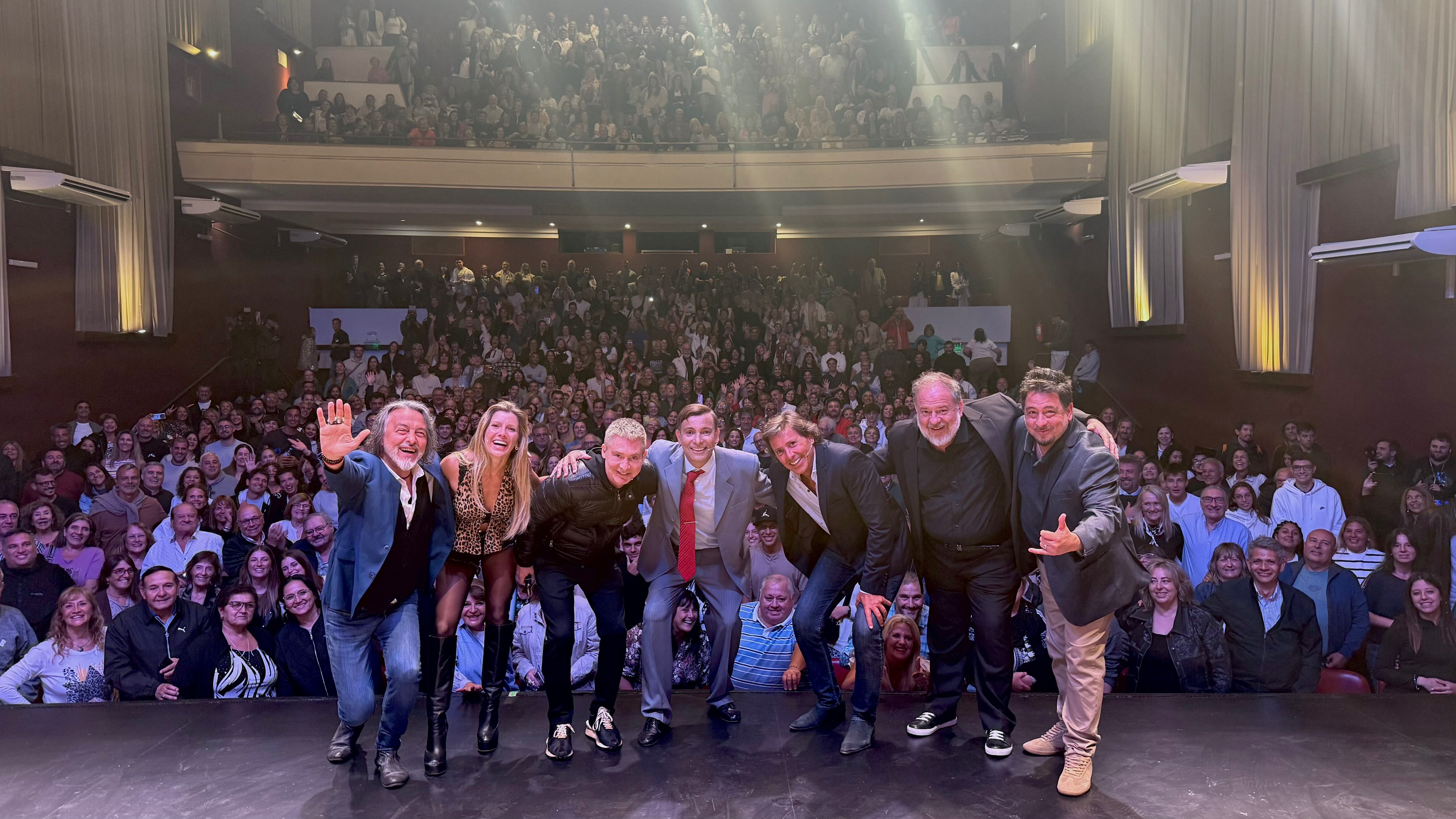 Adrián Suar fue a ver La cena de los tontos: bromas de Martín Bossi y ovación del público