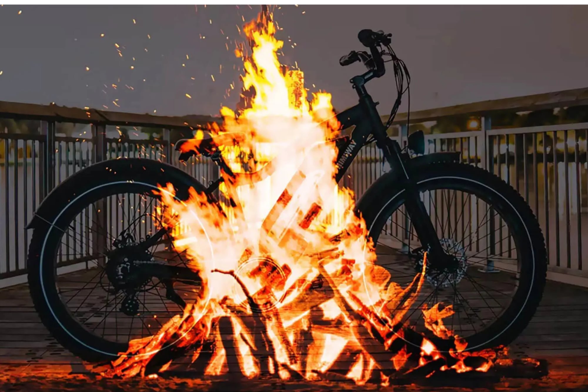 La advertencia de los bomberos sobre los riesgos de las e-bikes que están de moda en Miami: “La gente está perdiendo todo”