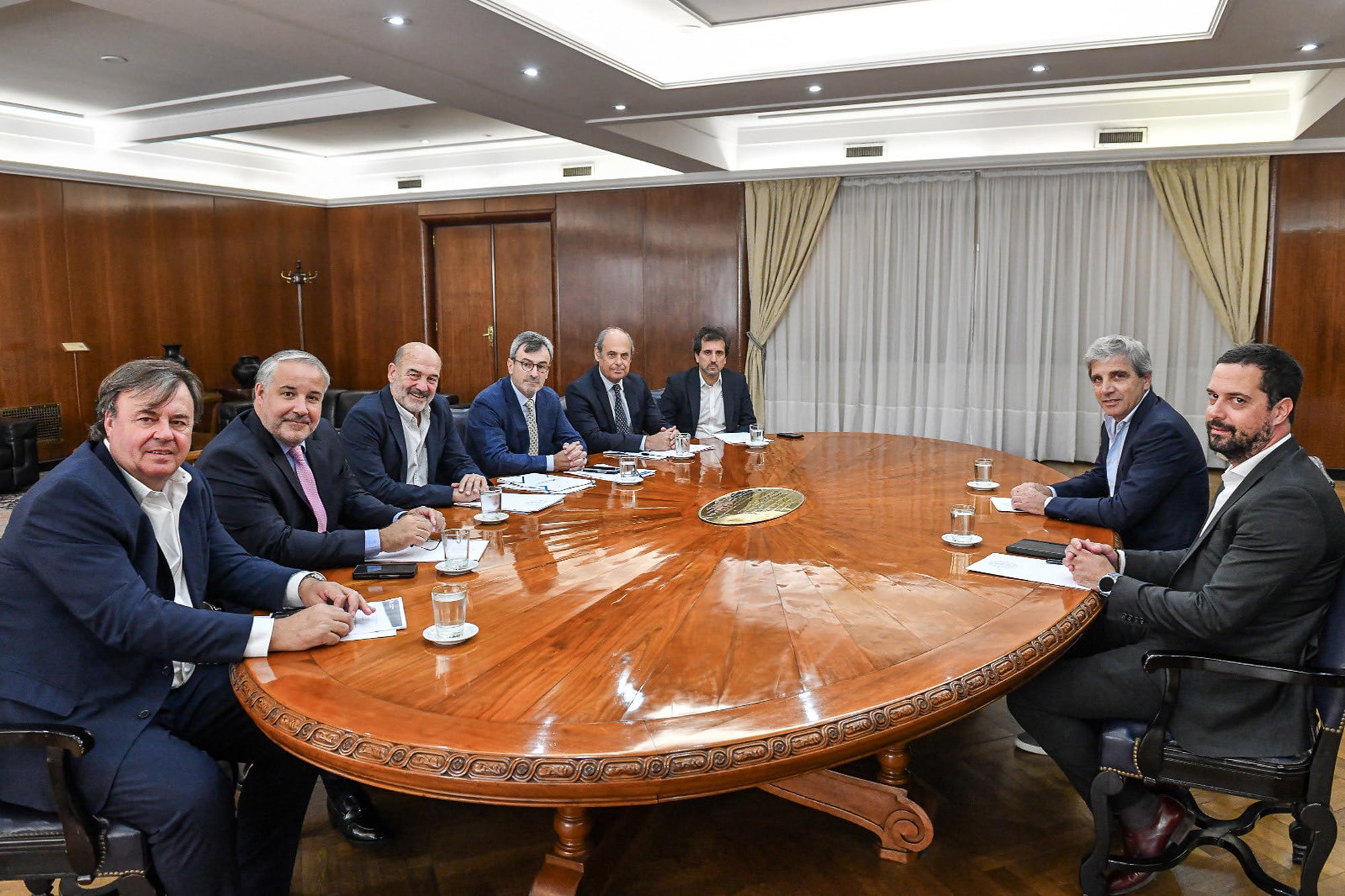 Caputo recibió a la UIA en medio de la preocupación de los industriales por la caída en la actividad y la ola importadora