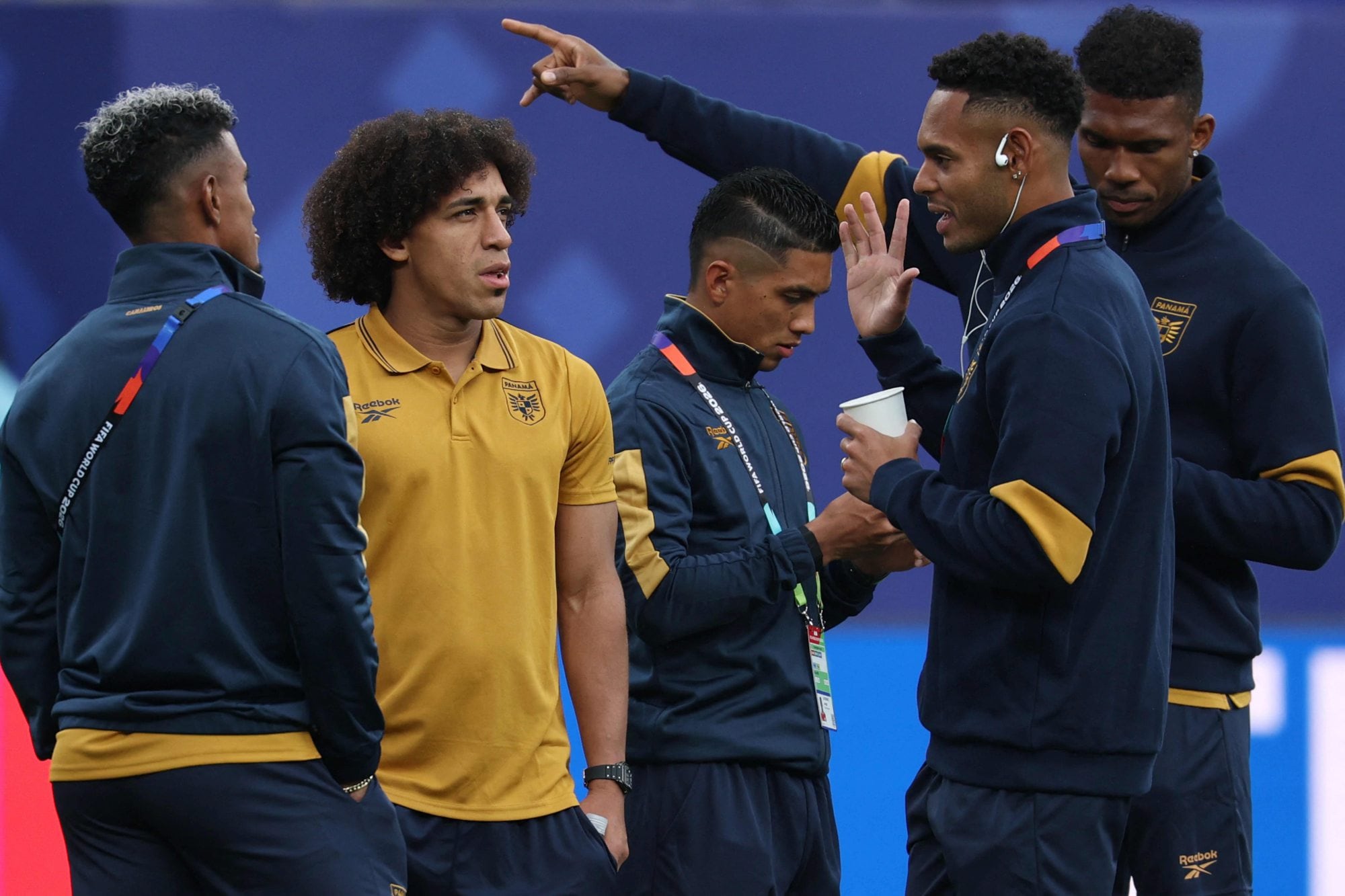 Jogadores de futebol panamenhos reconhecerão o campo de jogo (Foto de FRANCK FIFE / AFP)