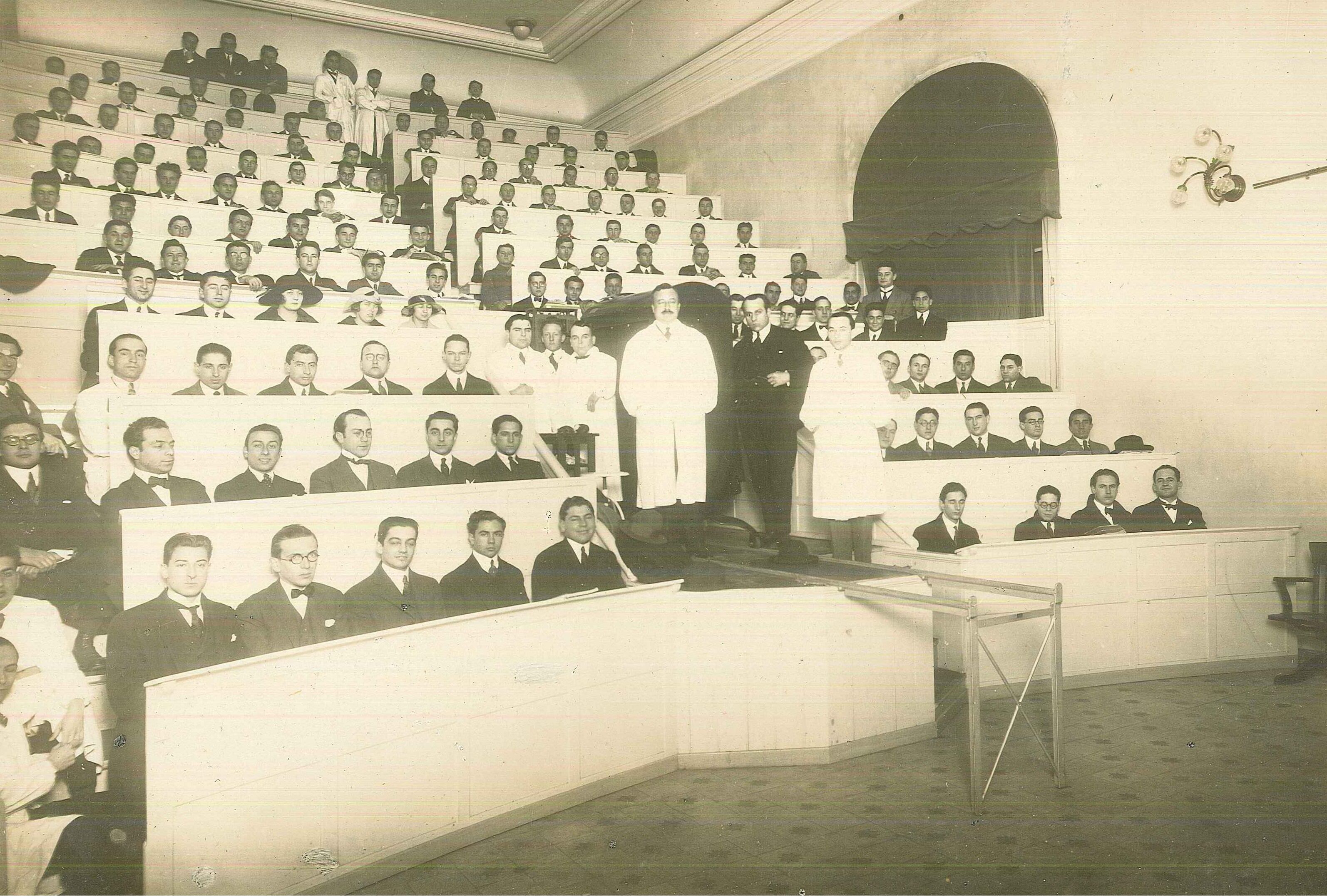 Una clase práctica en los primeros años del instituto. La formación de profesionales fue una de las misiones centrales del organismo desde su creación, en 1916