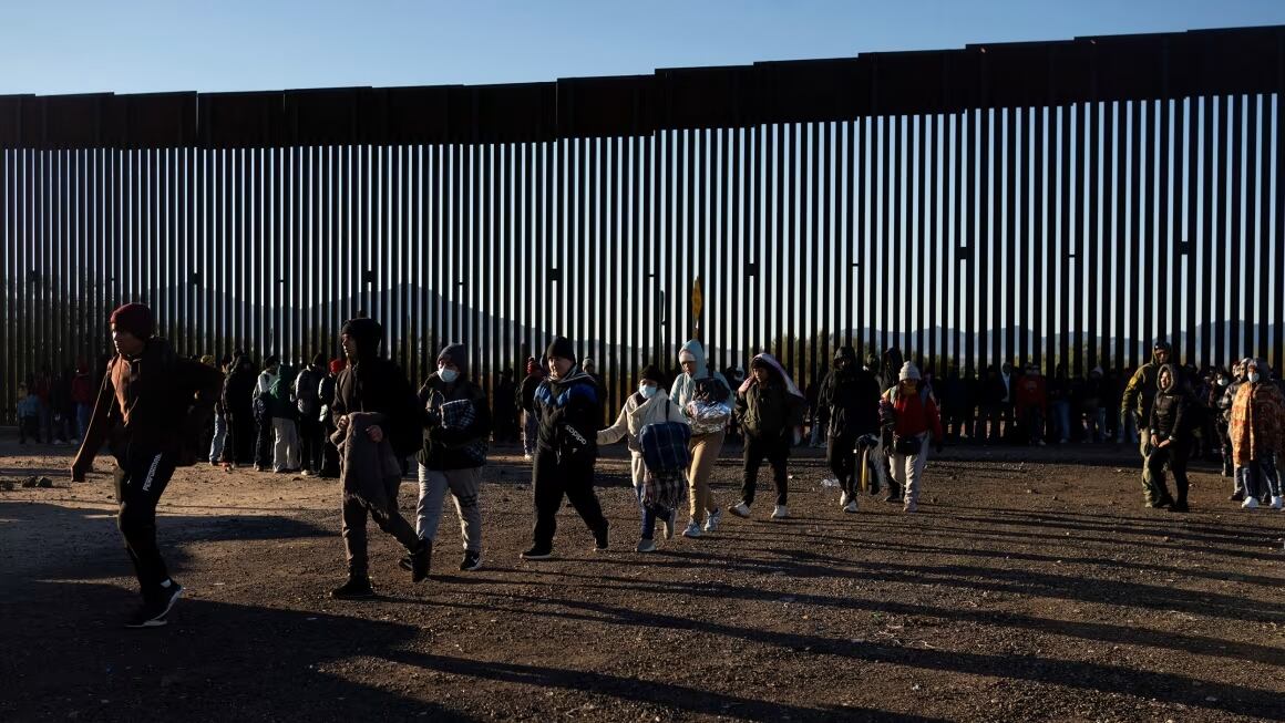 El gobierno de EE.UU., a través de FEMA, asignará fondos para la construcción de cárceles para inmigrantes con estatus irregular
