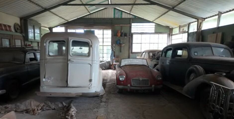 Entraron a un galpón abandonado, encontraron una colección de autos invaluables, pero un detalle les llamó la atención 13 Movilidad