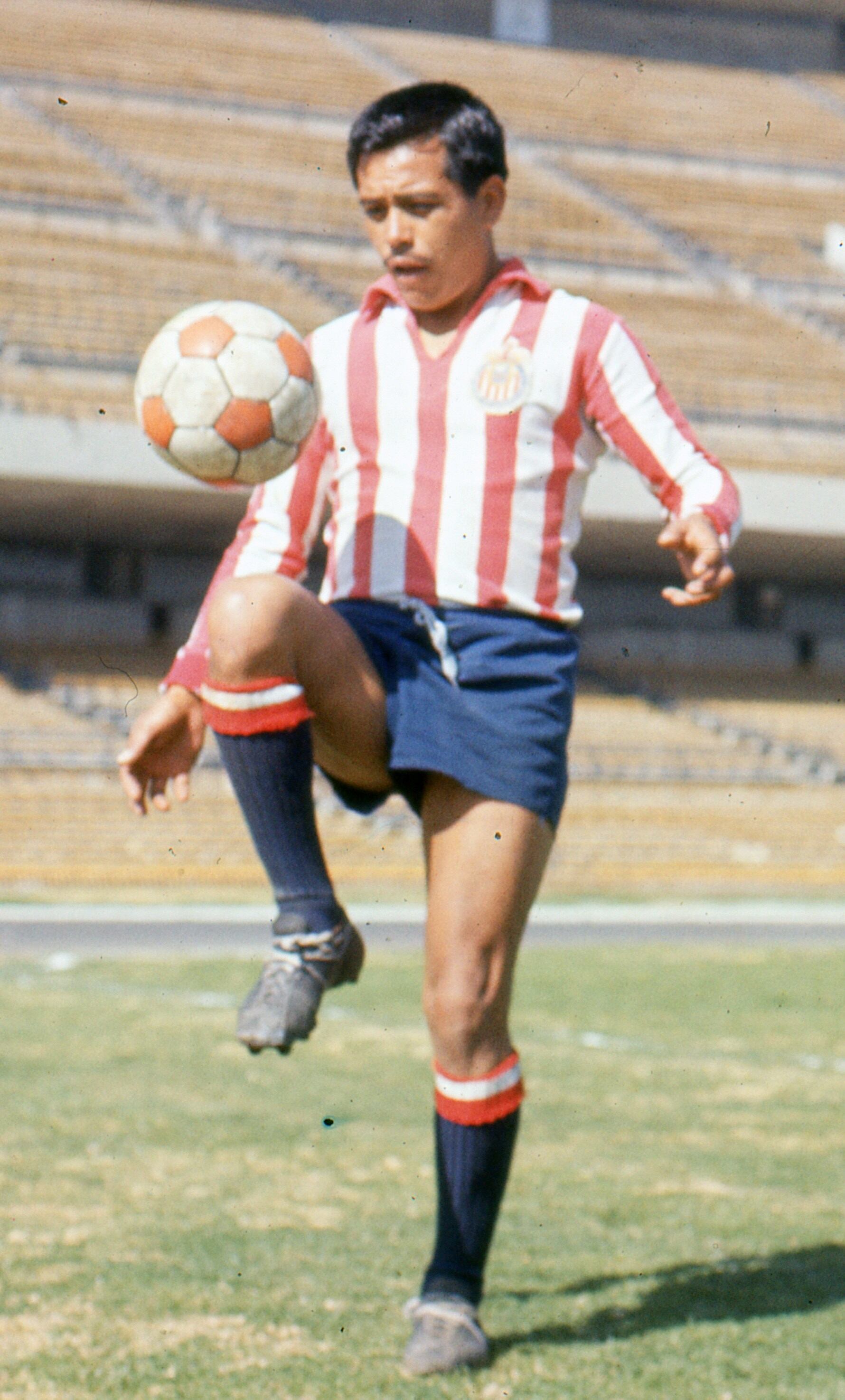 José Villegas como jugador de 'Las Chivas' (Guadalajara) en 1960