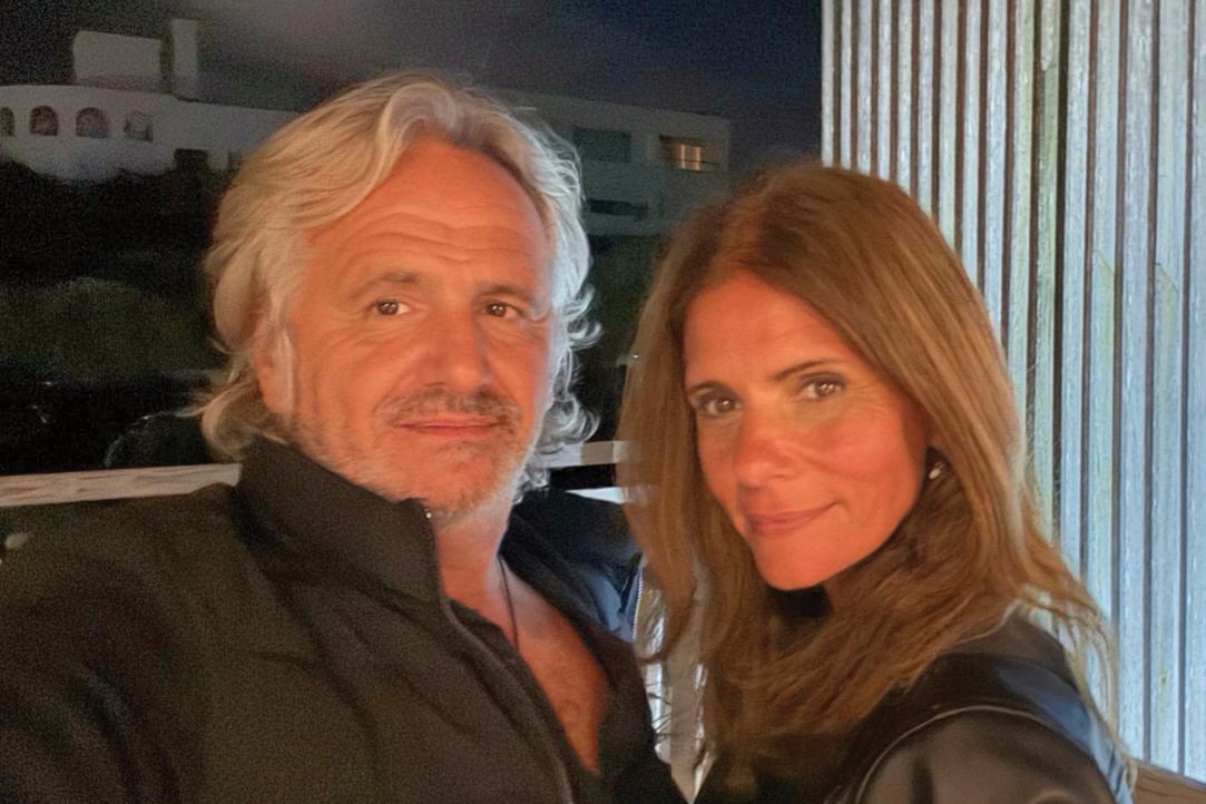 Con
su pareja desde
hace tres años,
el fotógrafo
Gerardo Mariani