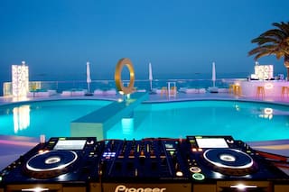 Cama doble en la habitación Elvis Presley, por favor