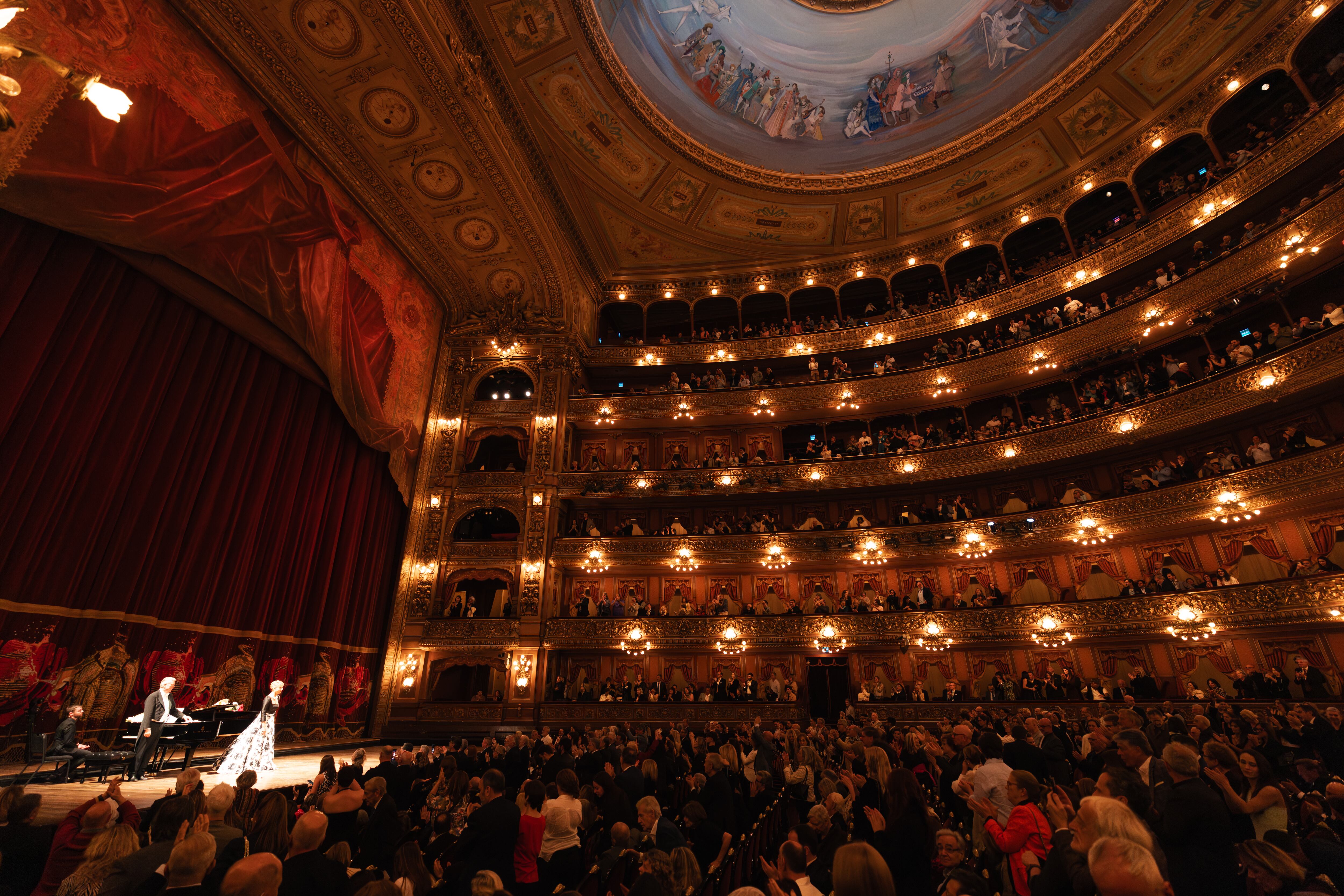 Xabier Anduaga y Hera Park en el Teatro Colón