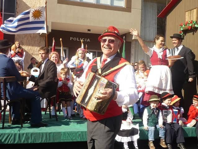 Los miembros de Zillertal Orchester participan en los Oktoberfest de toda Sudamérica.