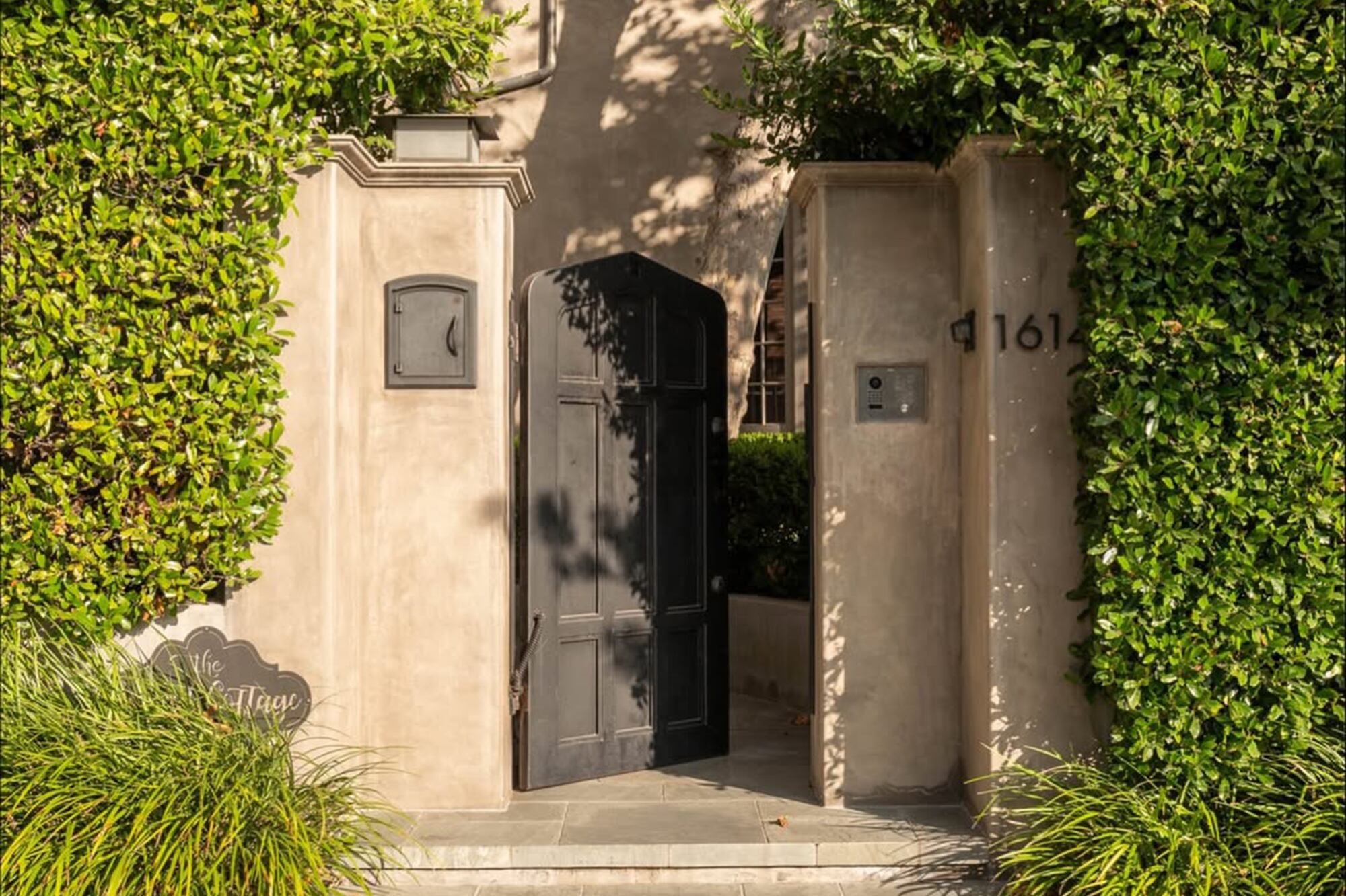 La propiedad está ubicada en Sunset Square, Los Ángeles