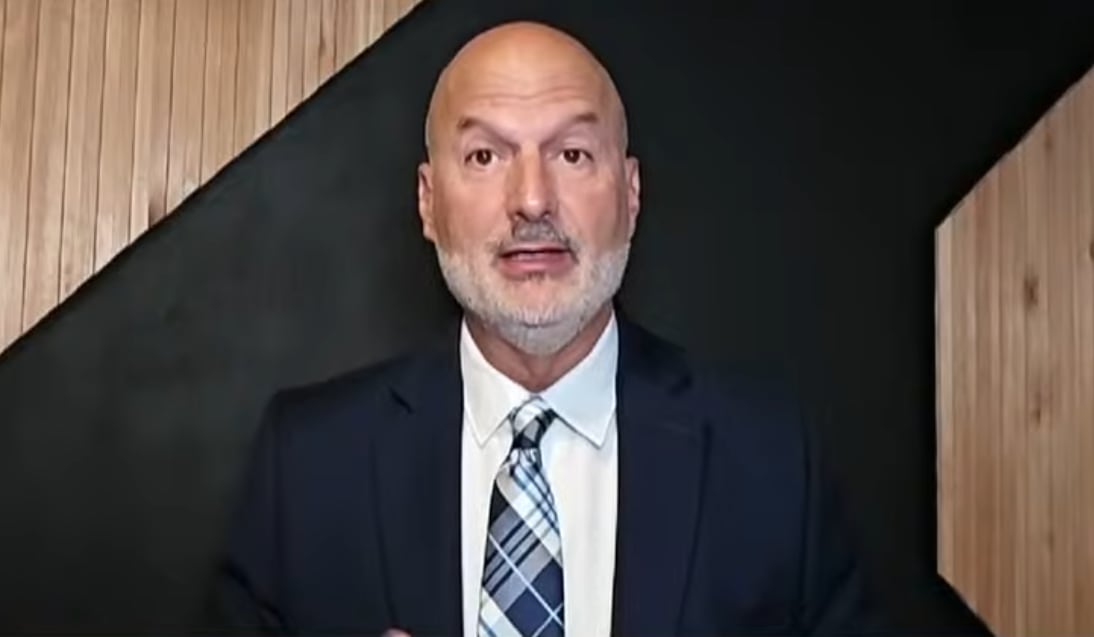 Andrés Repetto, analista internacional: “Estamos al borde del abismo”