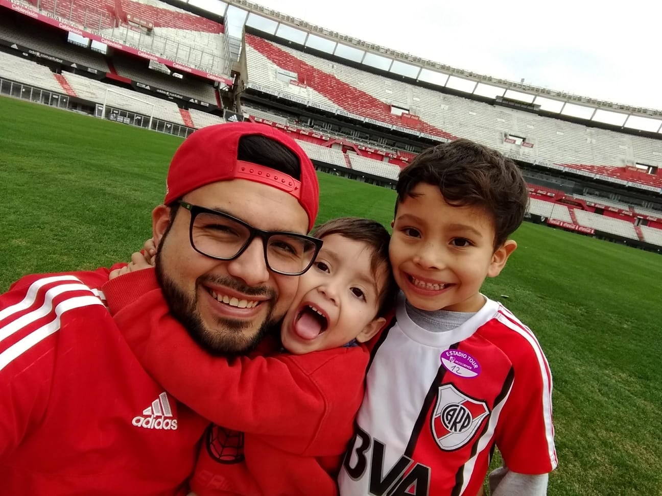 Desde los 11 superó tres trasplantes de hígado y volvió para abrazar a sus hijos: “Me daba culpa estar en la lista”