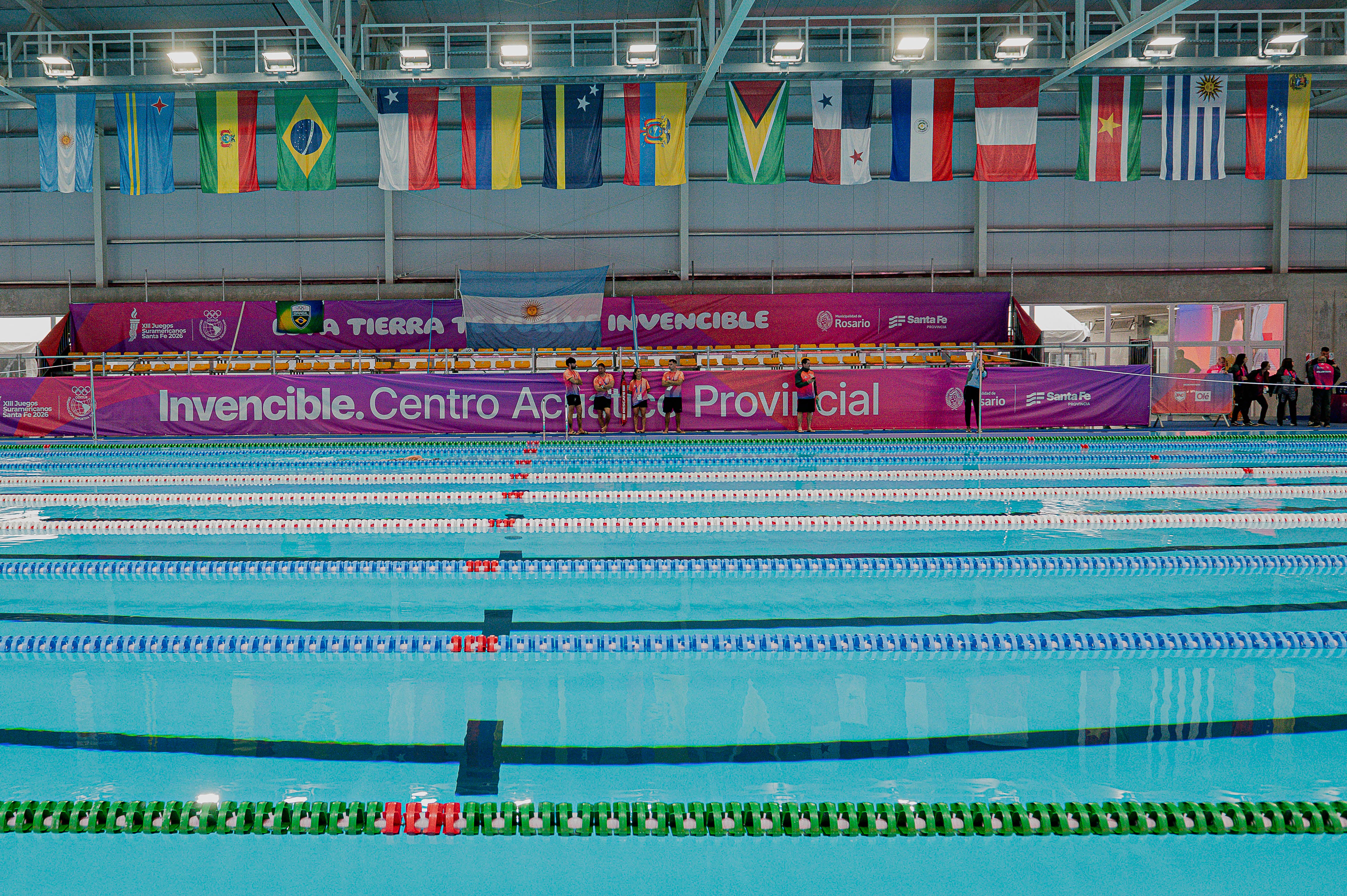 El Invencible Centro Acuático vibra al ritmo de la natación, el gran foco de los primeros días de competencia