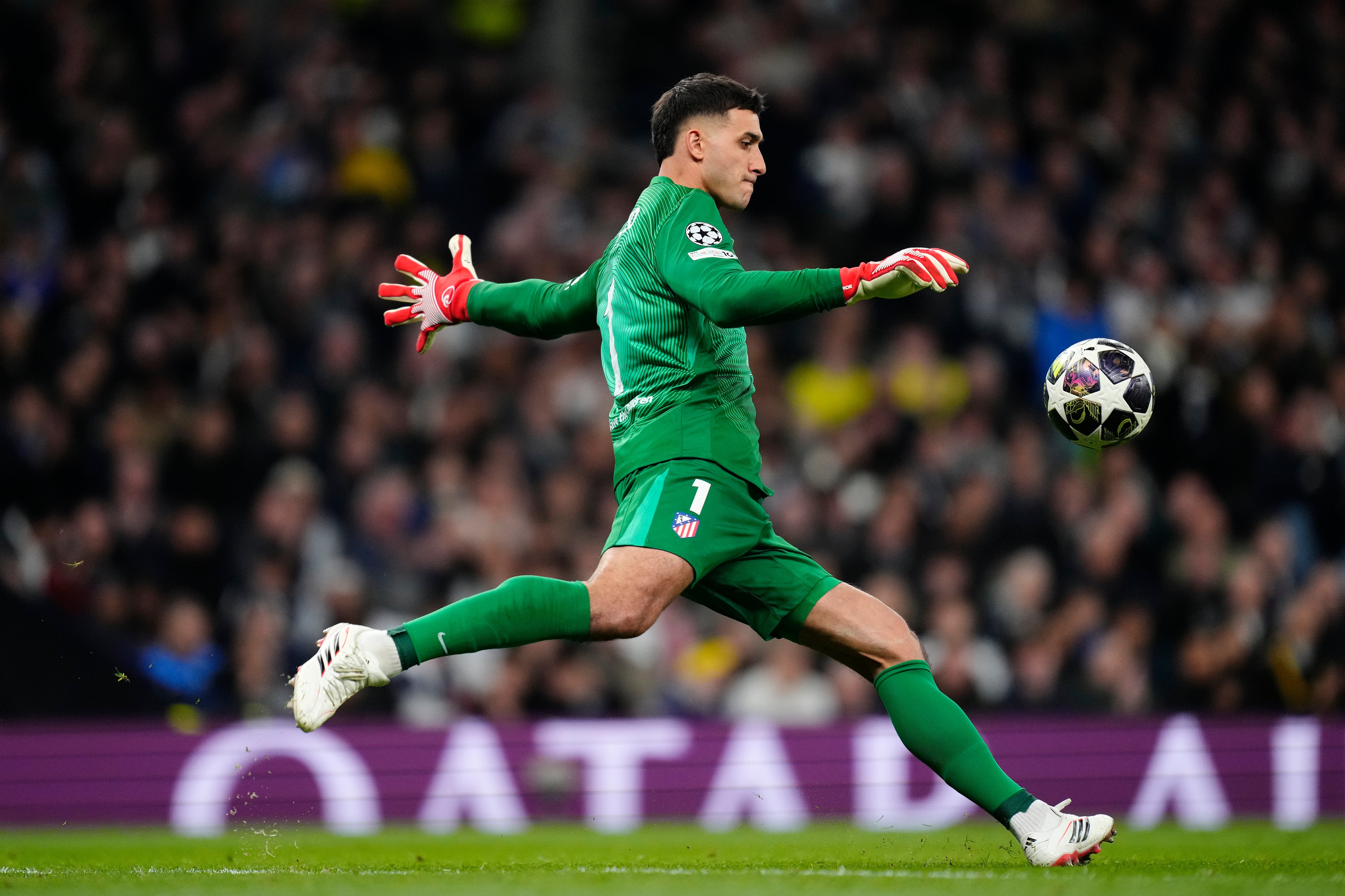 Juan Musso, ante un desafío estelar