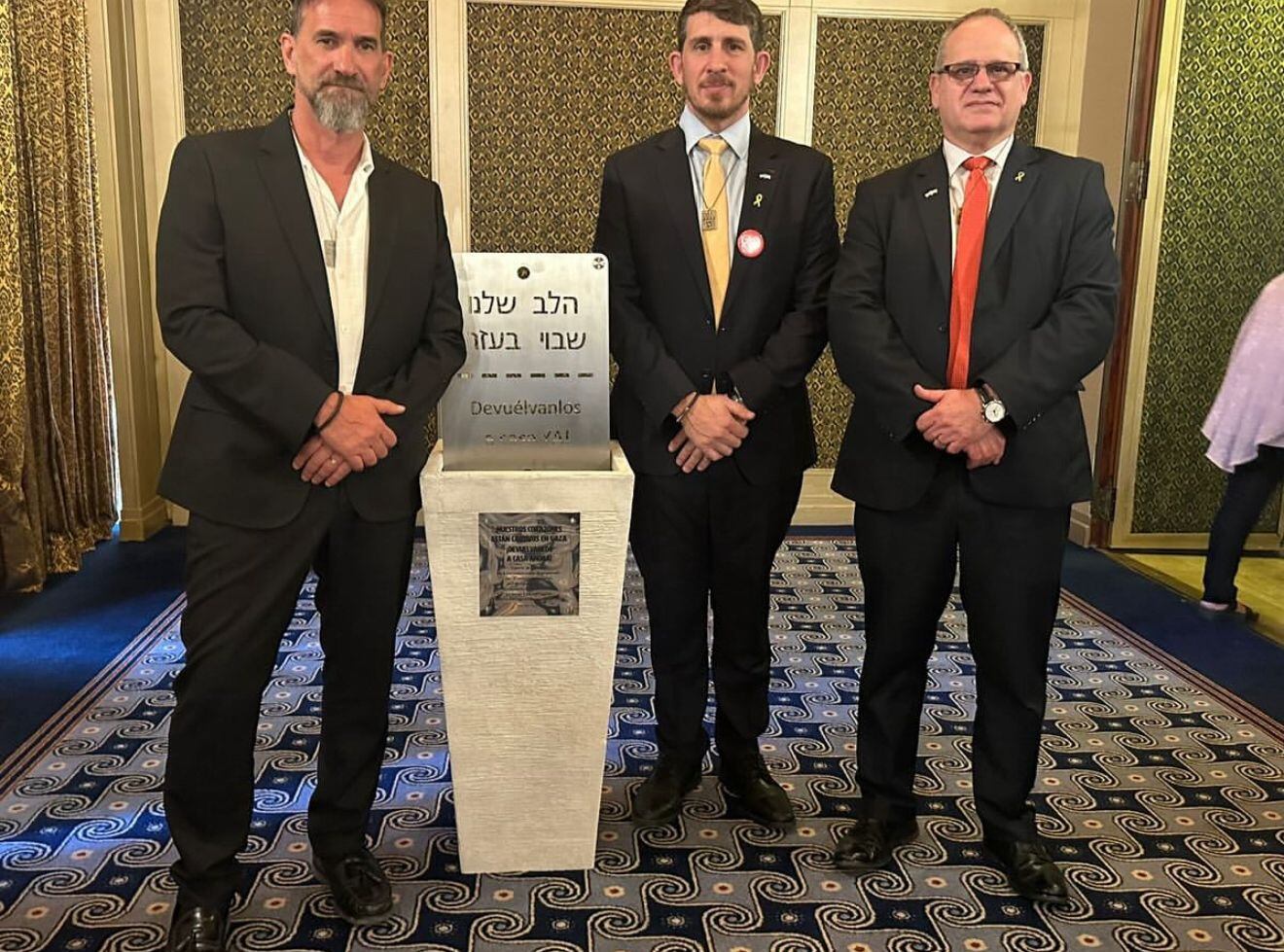 El rabino Avruj junto al embajador de israel en argentina y el presidente de la DAIA Mauro Berenstein