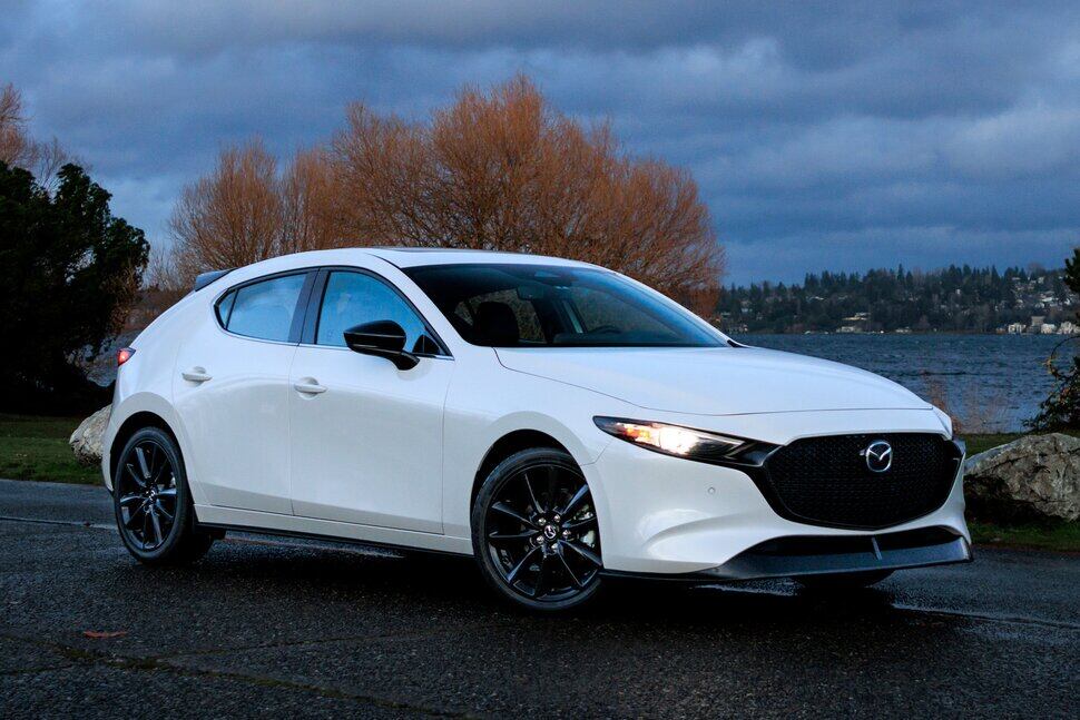 Mazda3 está disponible es sus versiones sedán y hatchback (USNews&World Report/AlexKwanten)