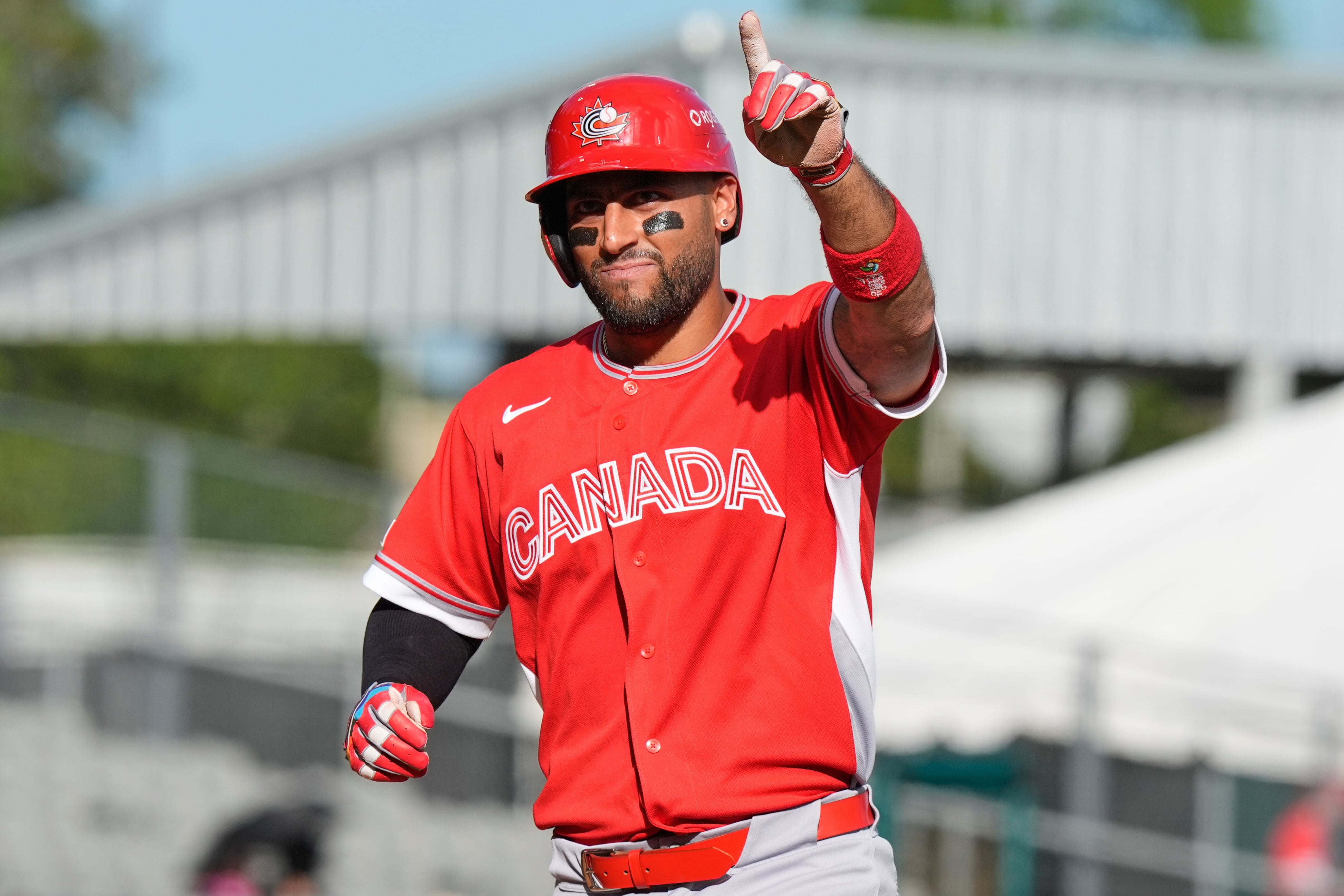 WBC bracket: cómo quedó el cuadro y los partidos de cuartos de final del Clásico Mundial de Béisbol 2026 5 Abraham Toro, de Canadá, celebra mientras corre las bases después de conectar un jonrón solitario ante Cuba en la quinta entrada del juego de béisbol del Clásico Mundial, el miércoles 11 de marzo de 2026, en San Juan, Puerto Rico. (AP Foto/Fernando Llano)