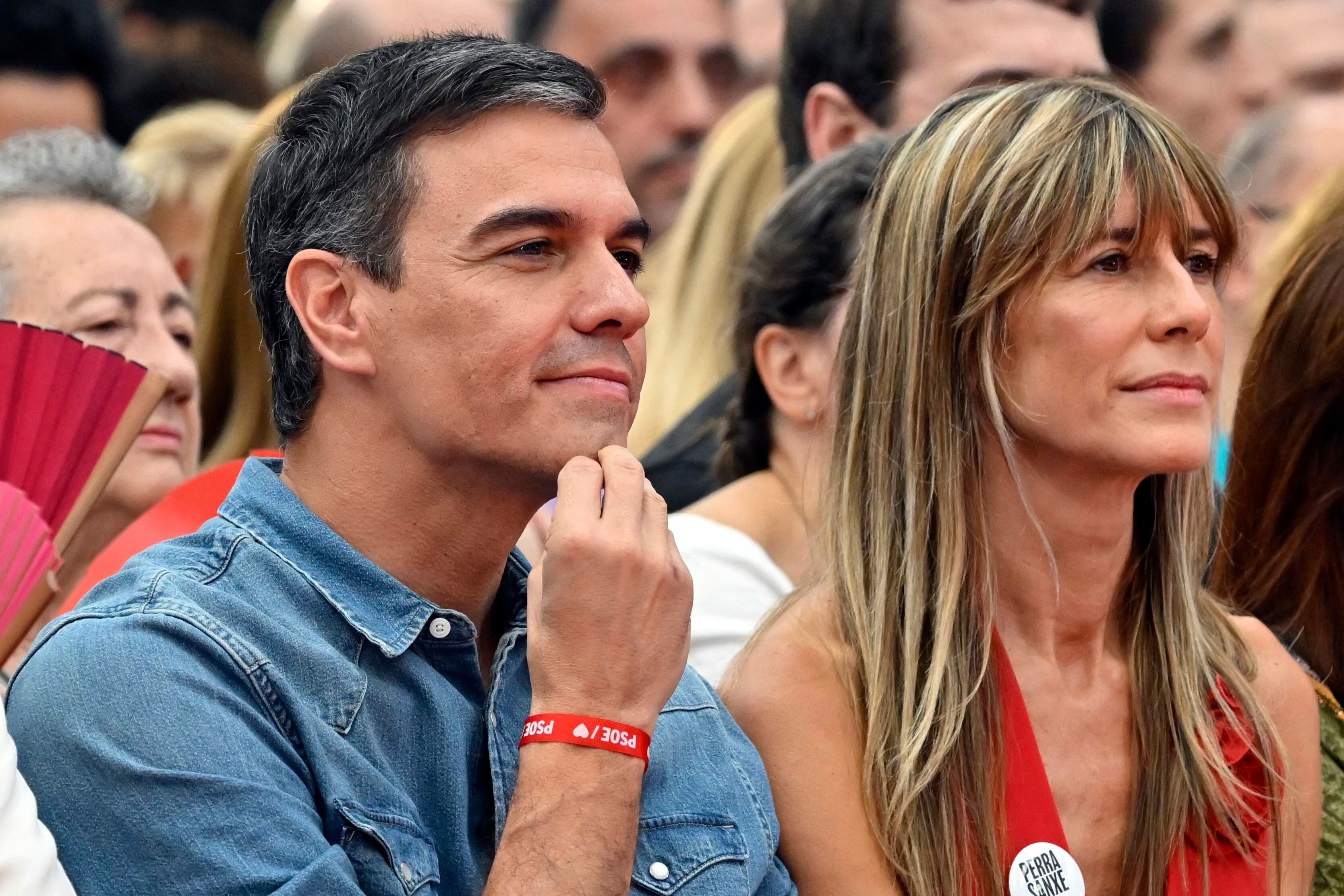 España: Pedro Sánchez analiza renunciar por una investigación contra su esposa