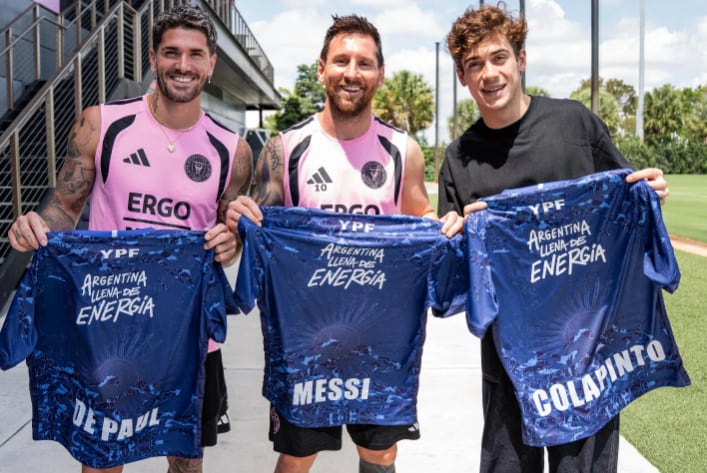 Messi y De Paul recibieron a Colapinto en el predio del Inter Miami (Foto: @ypfoficial)