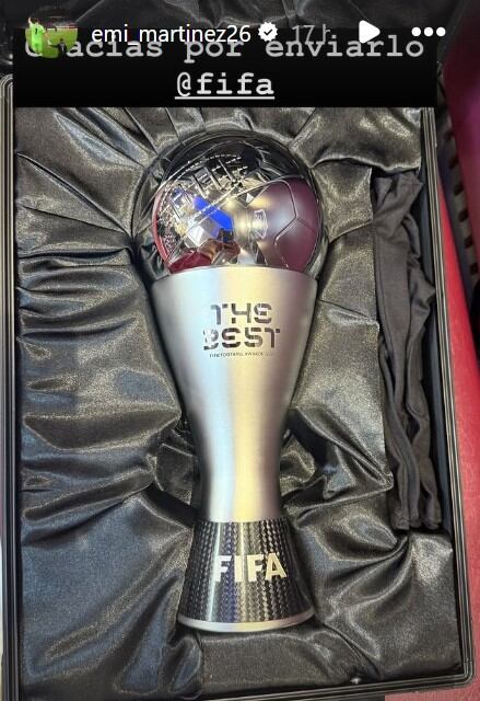 El premio que recibió Dibu Martínez por parte de la FIFA