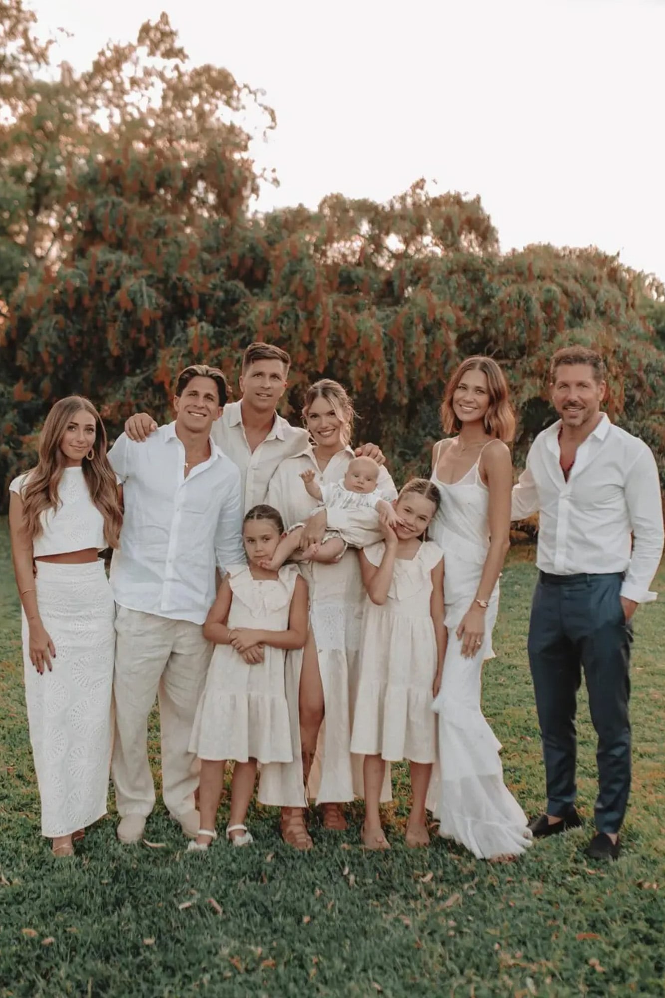 Irene, Giuliano, Gianluca, Eva, Faustino, Carla y Diego. Abajo, Valentina y Francesca