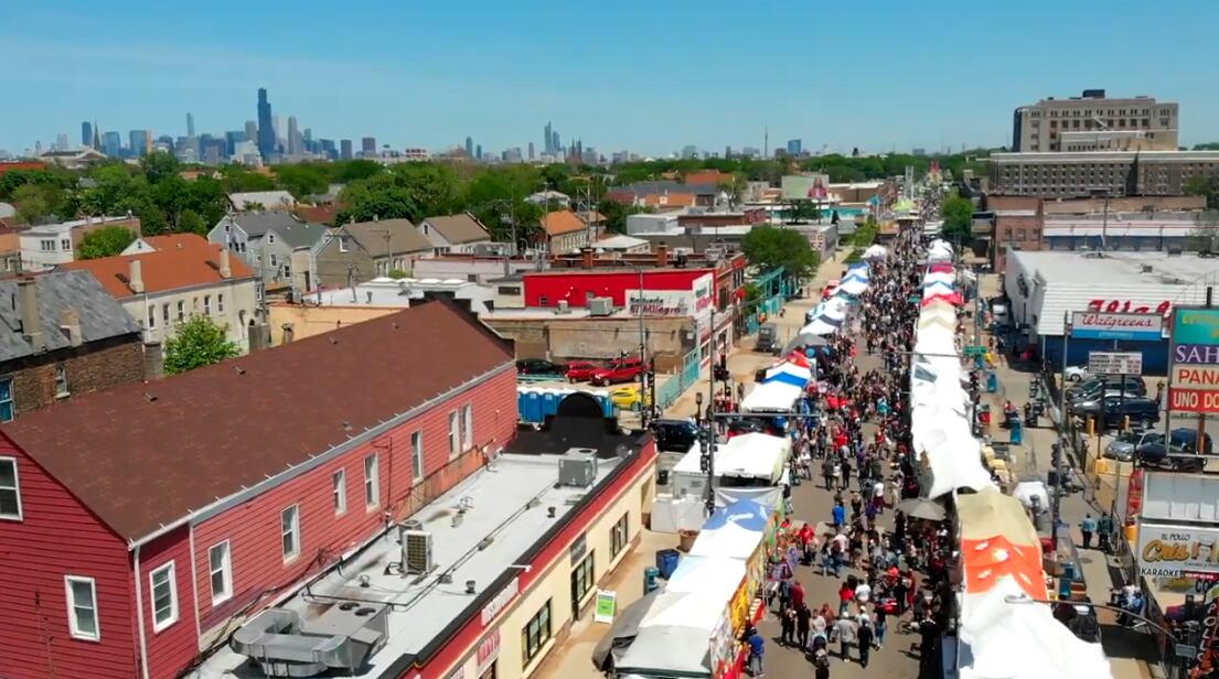 La Villita cuenta con miles de pequeños negocios; desde panaderías, taquerías y tiendas de ropa hasta agencias de servicios legales