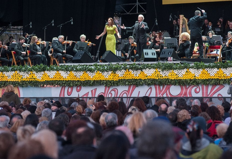 Verónica Cangemi y José Carreras durante un espectacular concierto en 2013, sobre el escenario del megaestadio de Villa Soldati