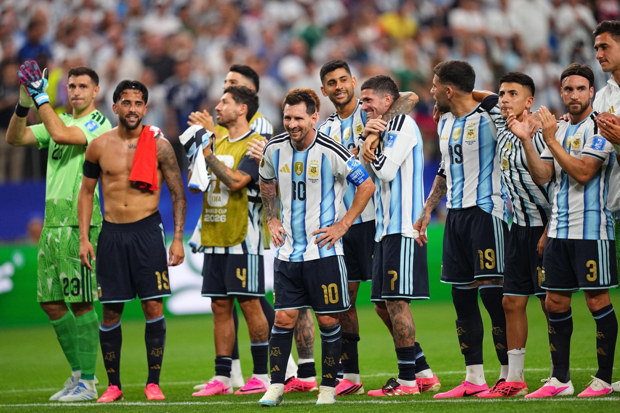 Messi gambetea el Mundial de los botines rosas: por qué las leyendas eligen contar su propia historia