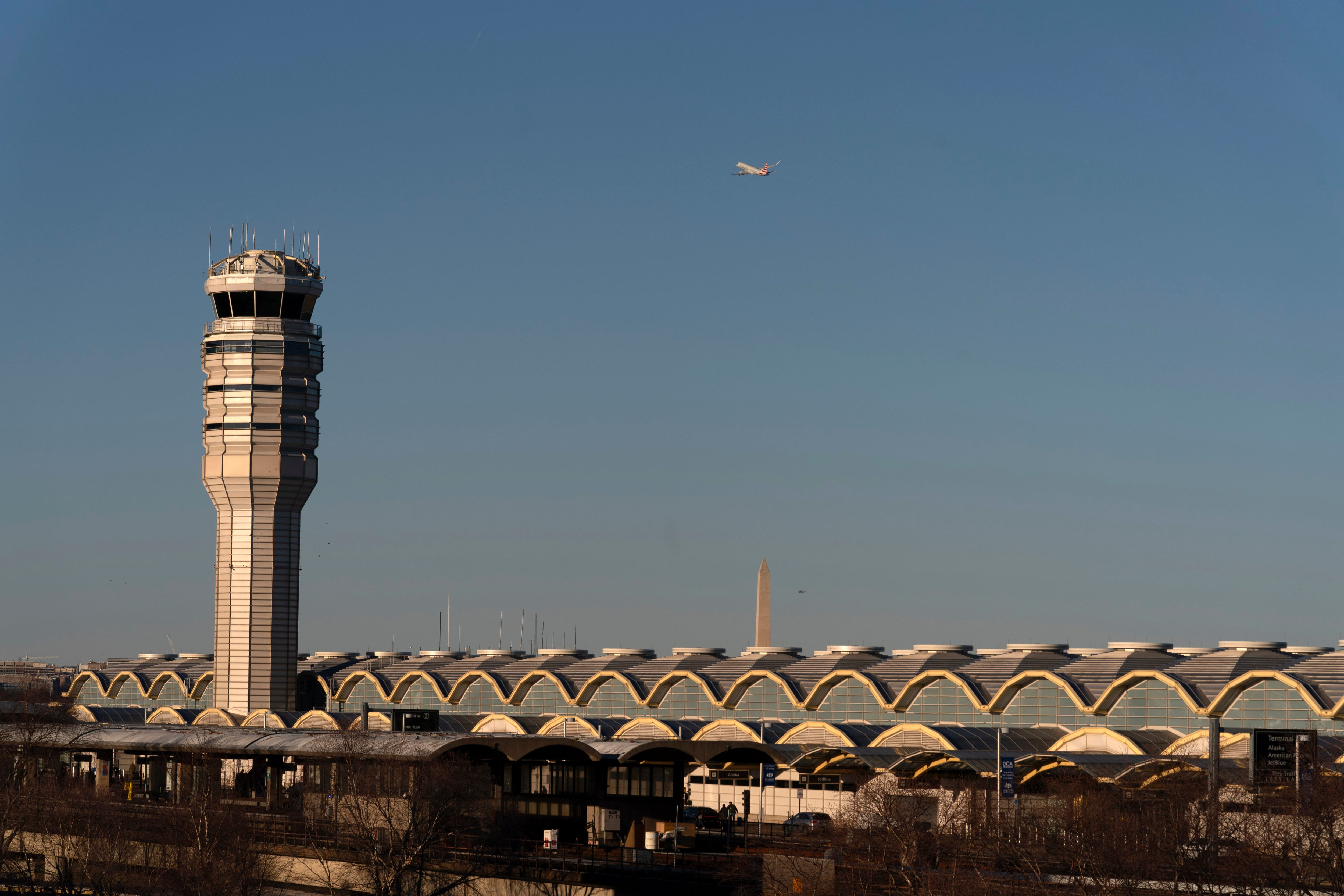 Los pasajeros provenientes de vuelos de estos tres países africanos deberán ingresar únicamente a través del Aeropuerto Internacional Washington-Dulles