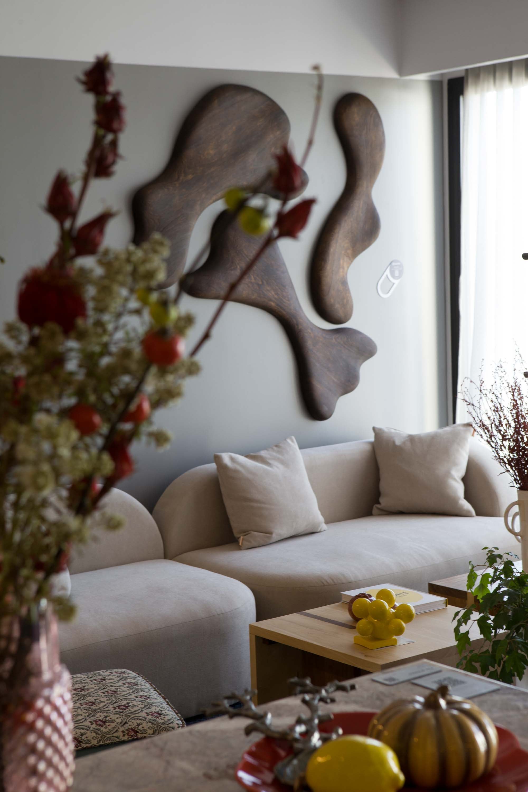 'Tierra Super Volumen' por el artista argentino Agustín Leiro en el departamento de la arquitecta Sara Plazibat.