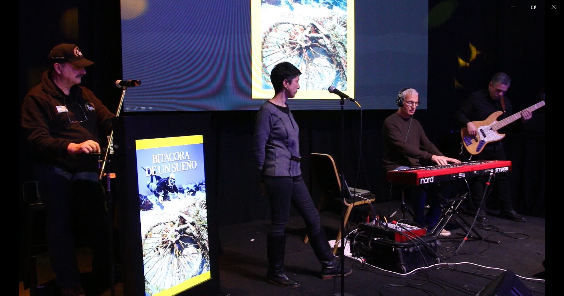 Martín, presentó el libro ante 228 invitados, con un tema de apertura interpretado por Mario Siperman , tecladista de Los Fabulosos Cadillacs,