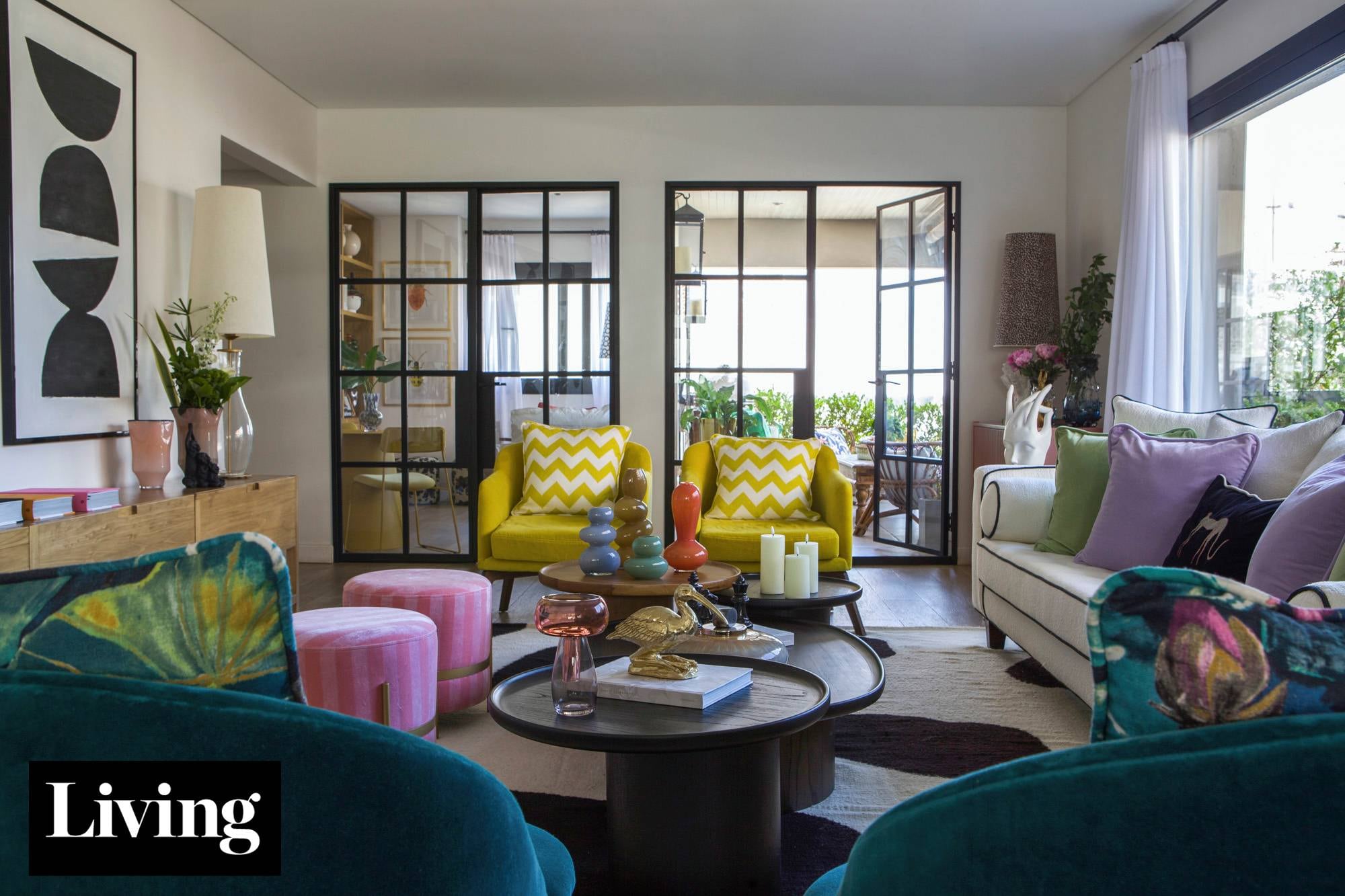 Fue del neutro al color total: una interiorista alineó este departamento a la personalidad de su dueños