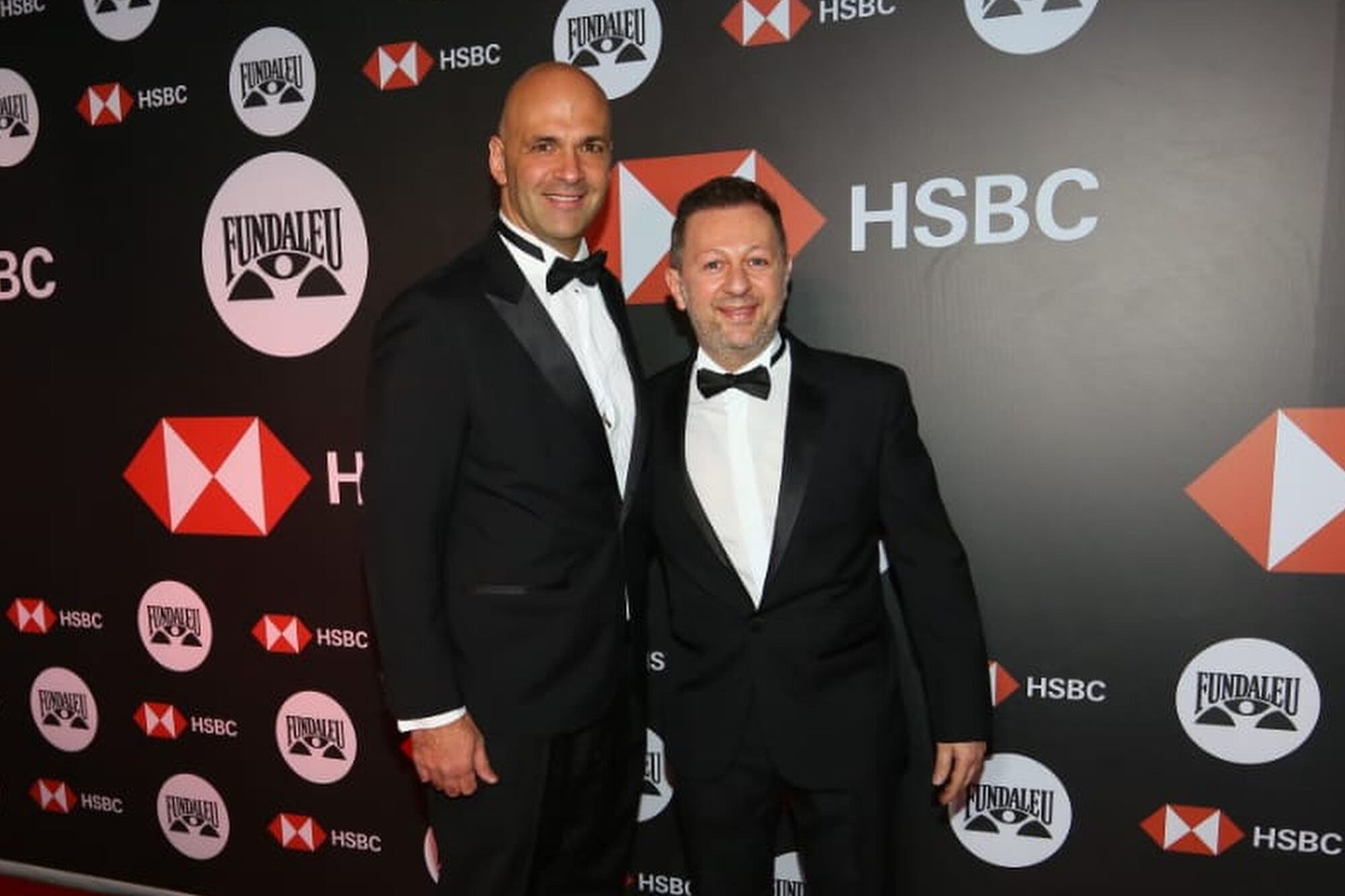 Nicolás Scarpino y Sergio Paglini muy elegantes, en una alfombra roja