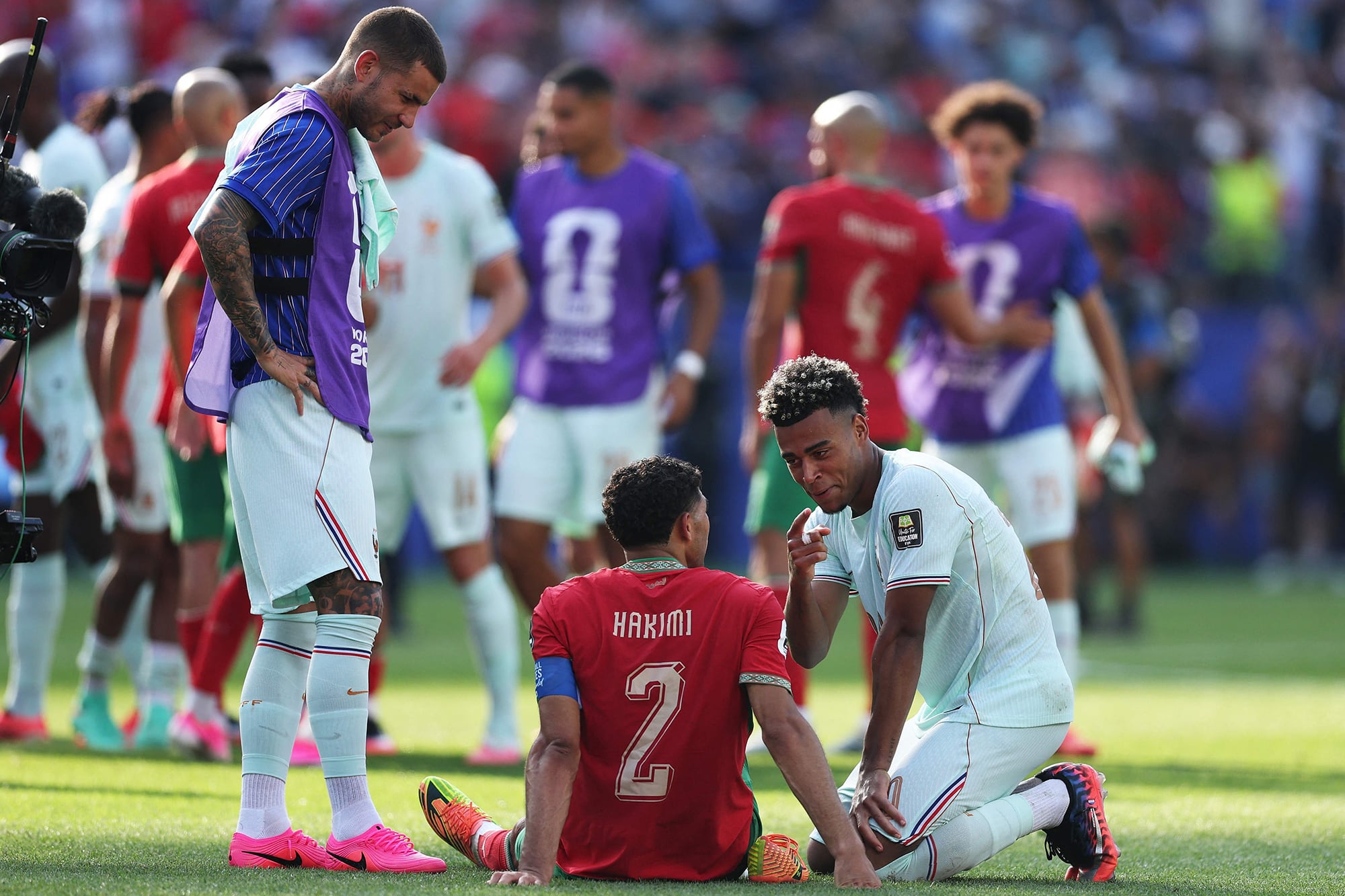 Buena sintonía al final de la faena: Desire Doué conversa con Achraf Hakimi
