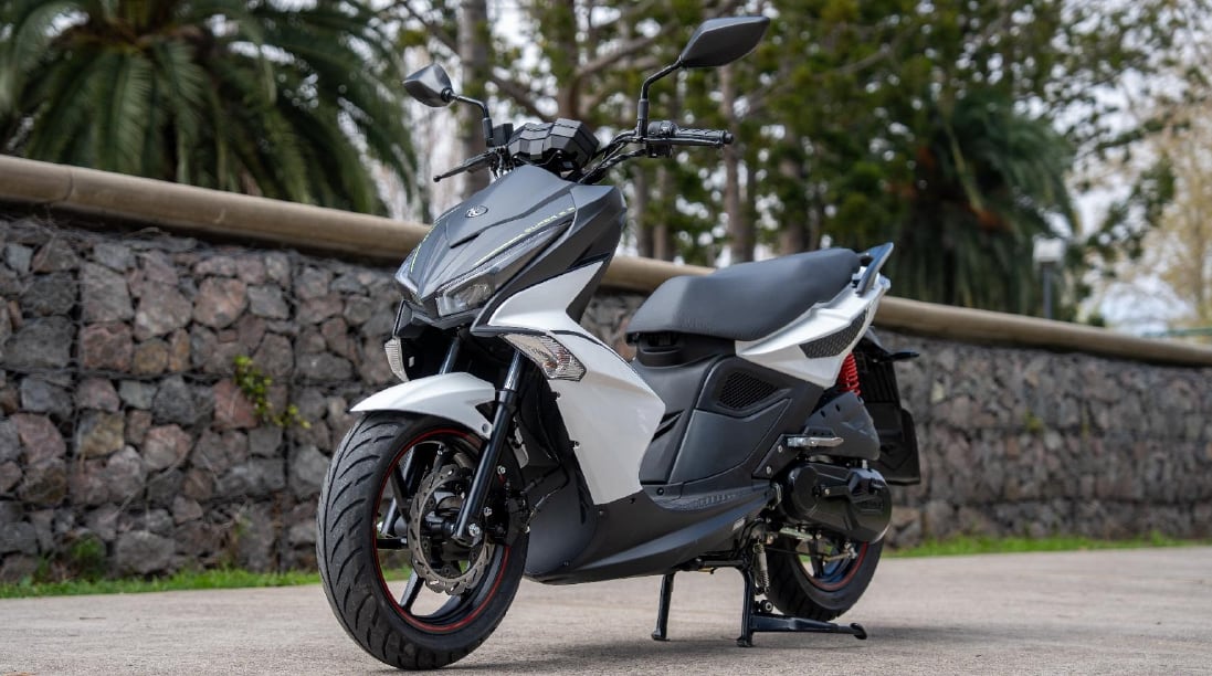 El Kymco Super 8 150 CBS equipa un motor OHC de cuatro tiempos con una cilindrada de 150 cc