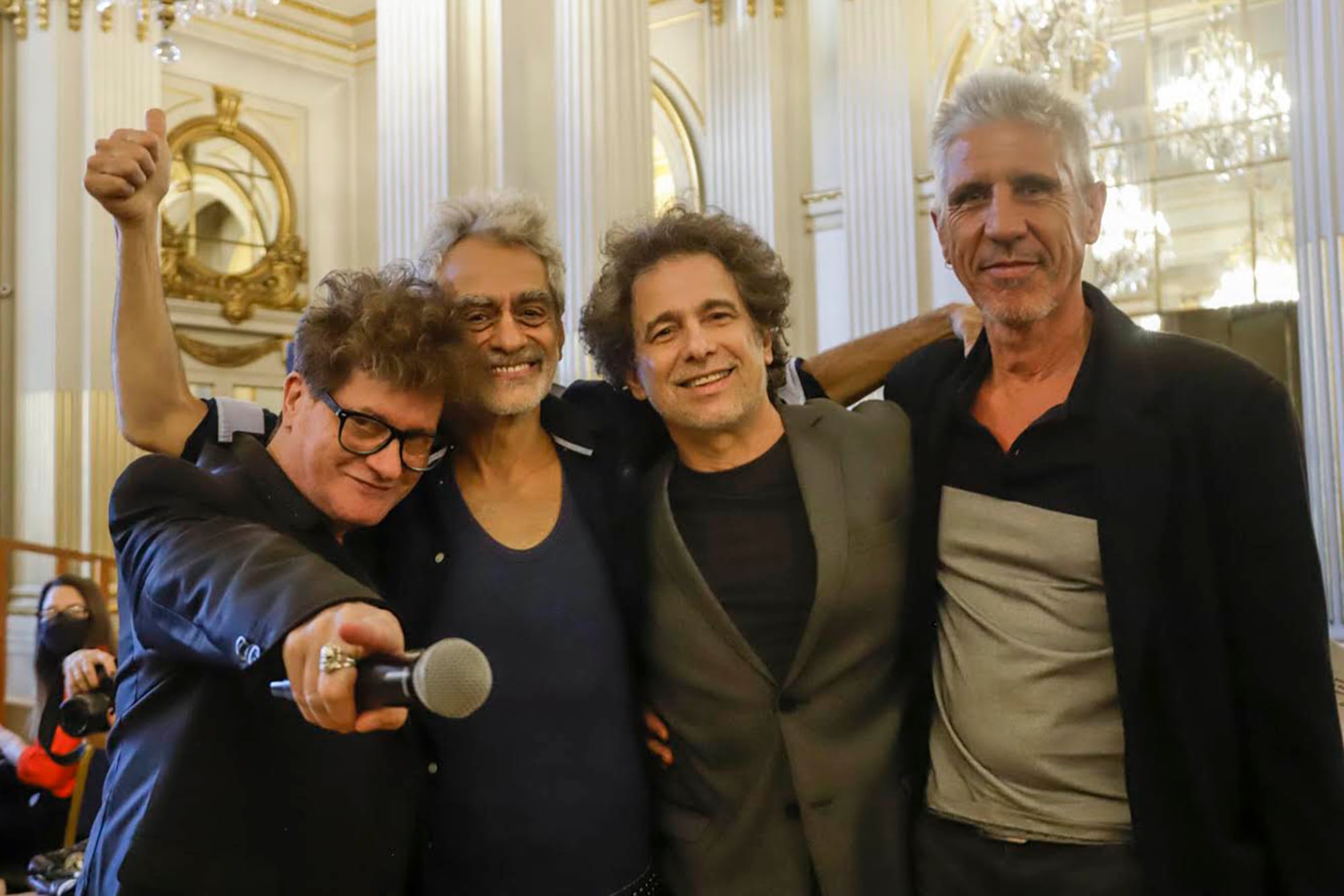 Una postal de Pipo Cipolatti, Daniel Melingo, Andrés Calamaro y Cachorro López, en la Legislatura de la Ciudad de Buenos Aires