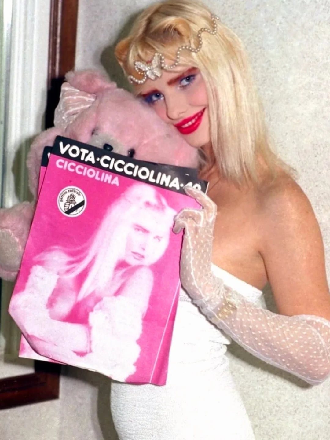 Campaña política emprendida por Ilona Staller en Italia para ser diputada