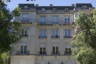 La aristocrática historia del edificio la Embajada de España