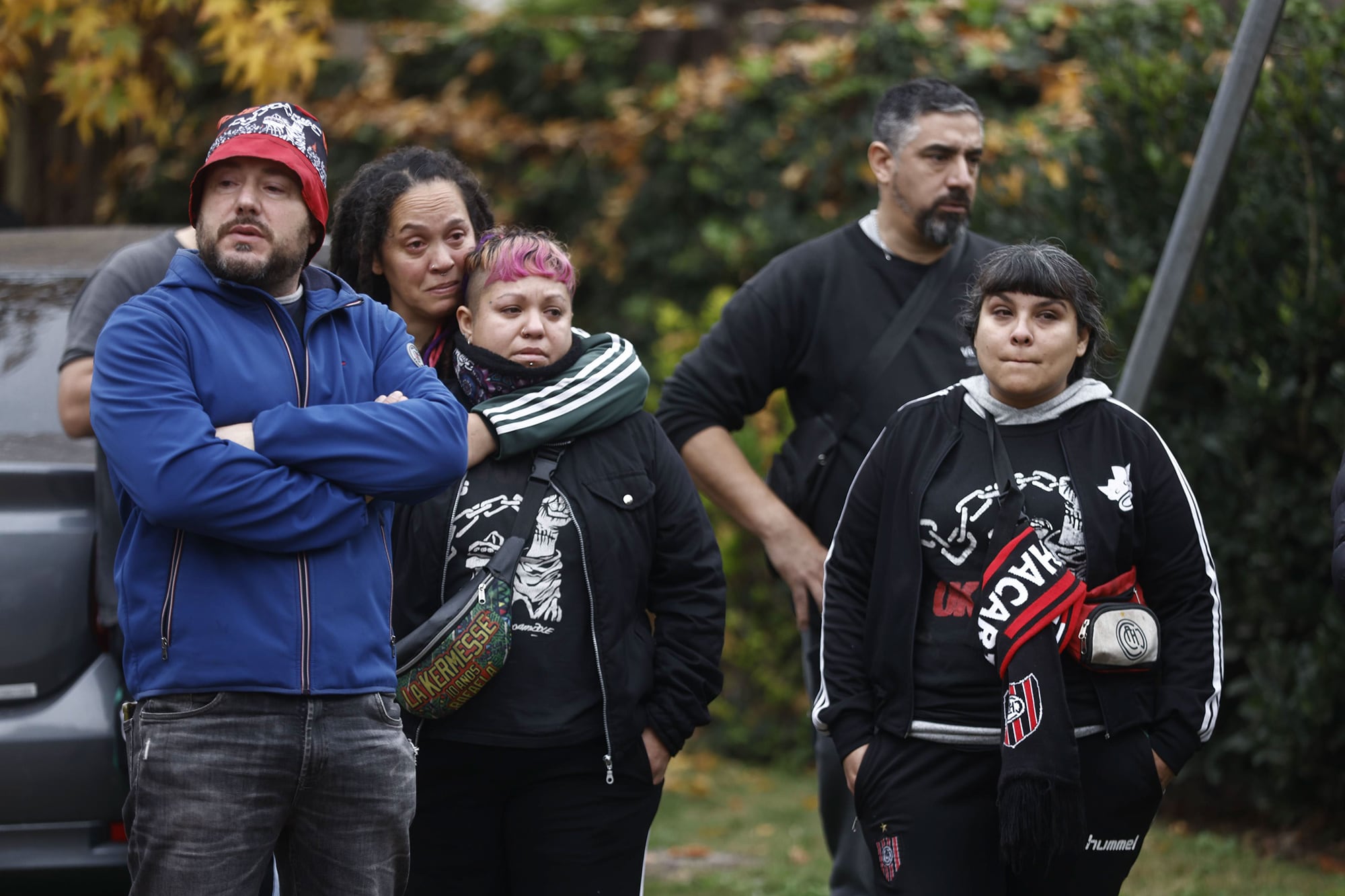 Fans del indio se reúnen en las inmediaciones de su casa para despedirse