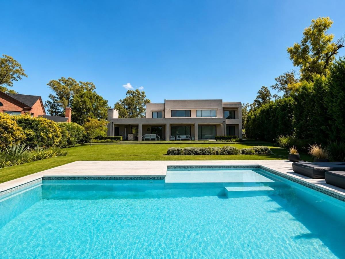 La propiedad tiene 468,75 m² totales