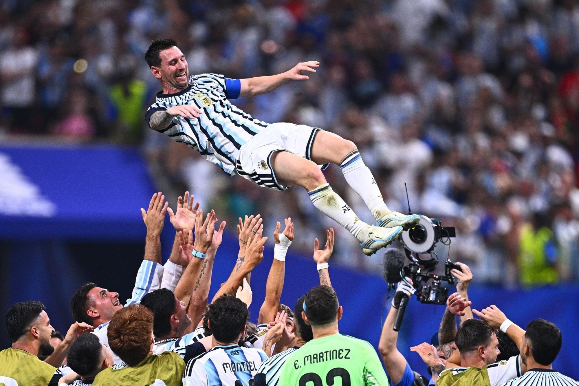 La celebración argentina con Lionel Messi como eje; la angustia le cedió paso al desahogo tras la victoria contra Egipto por 3-2, por los octavos de final del Mundial 2026