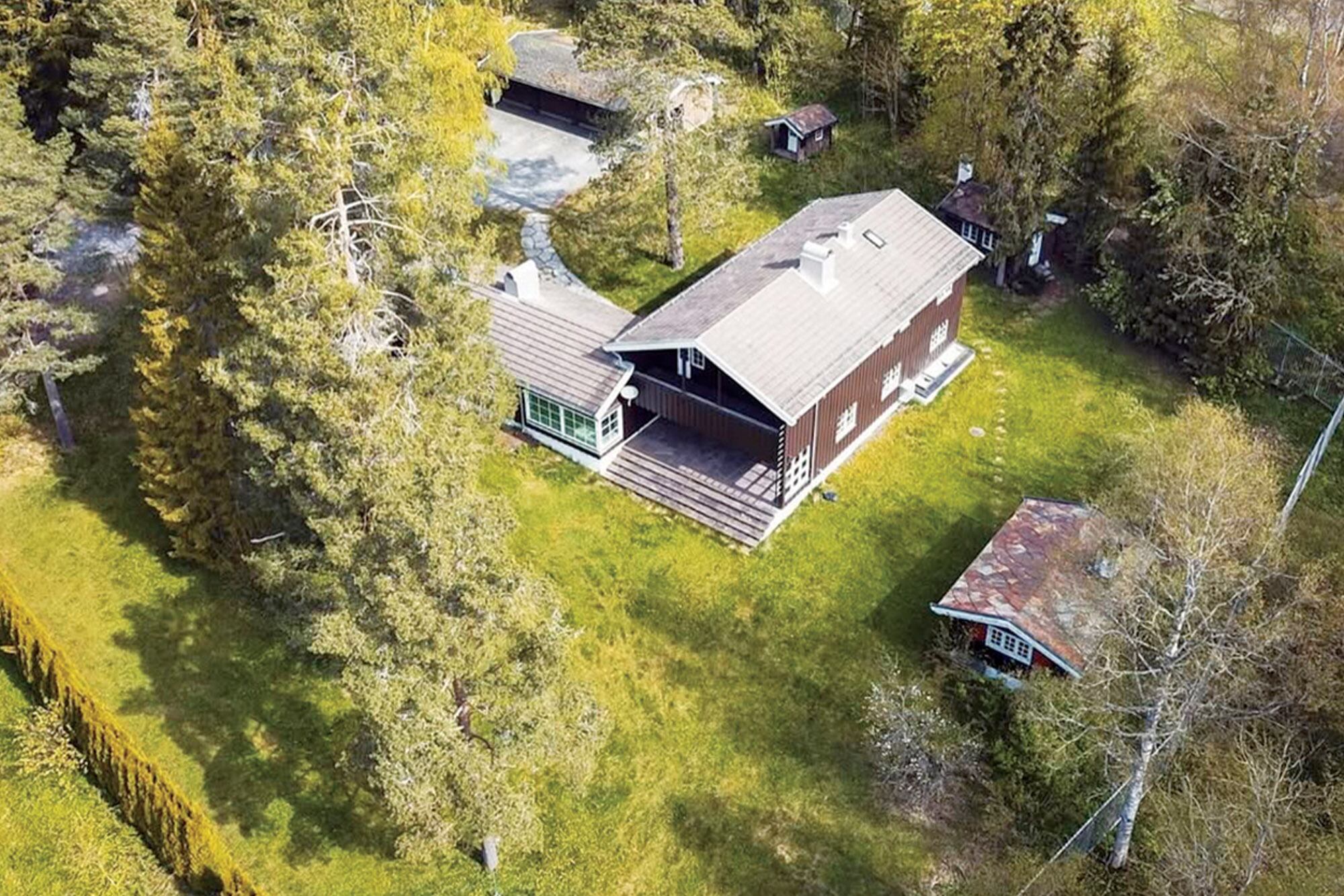 Una vista aérea de la casa, que tiene 455 metros cuadrados, y está emplazada en un terreno de 5,7 hectáreas en Lommedalen, a media hora de Oslo