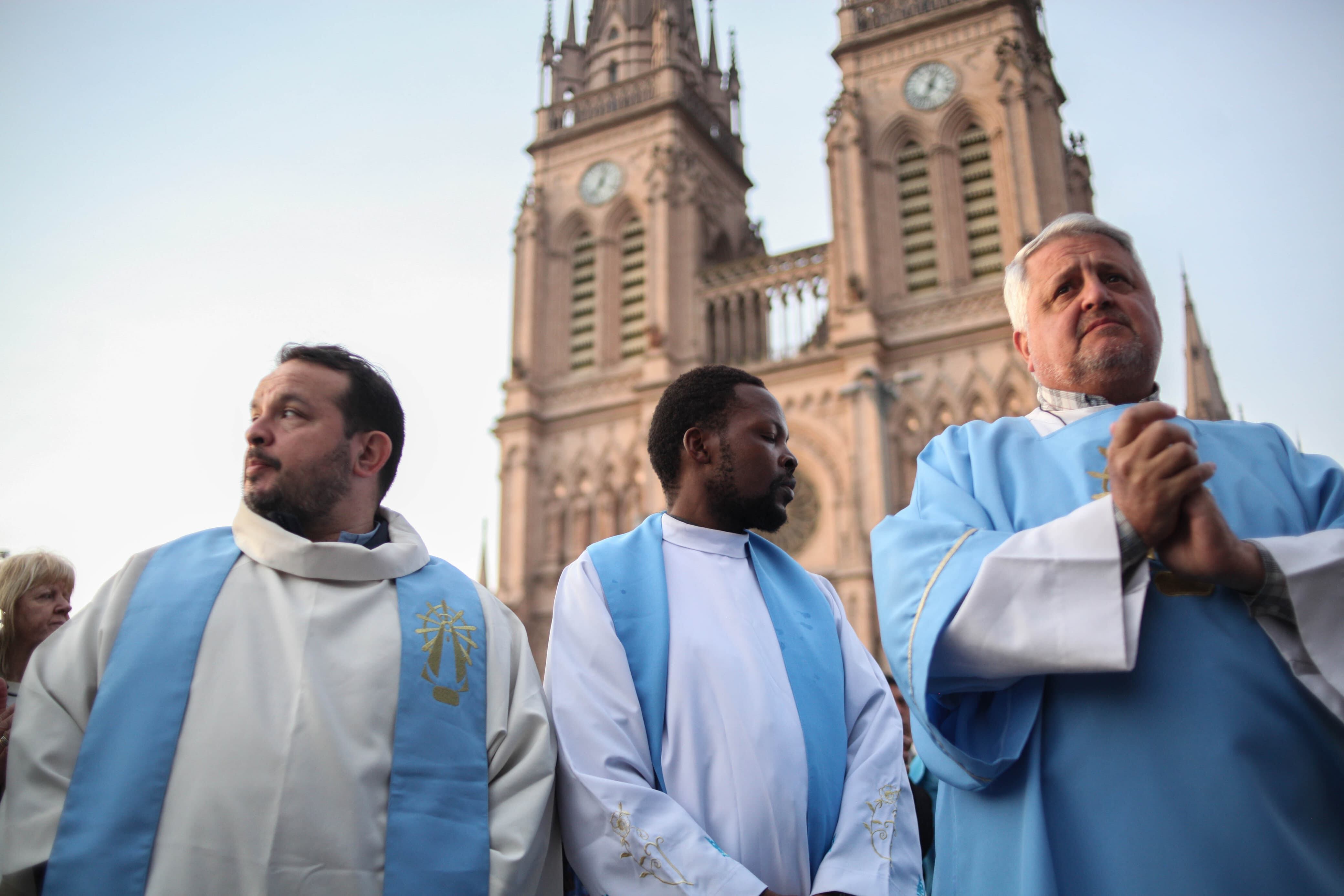 Misa de la peregrinación a Lujan al pie de la basílica en 2024