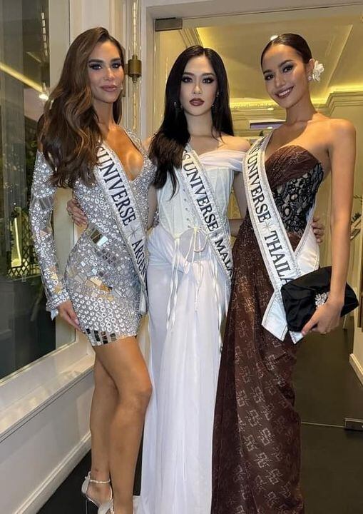 Magalí Benejam, junto a Miss Malasia y Miss Tailandia